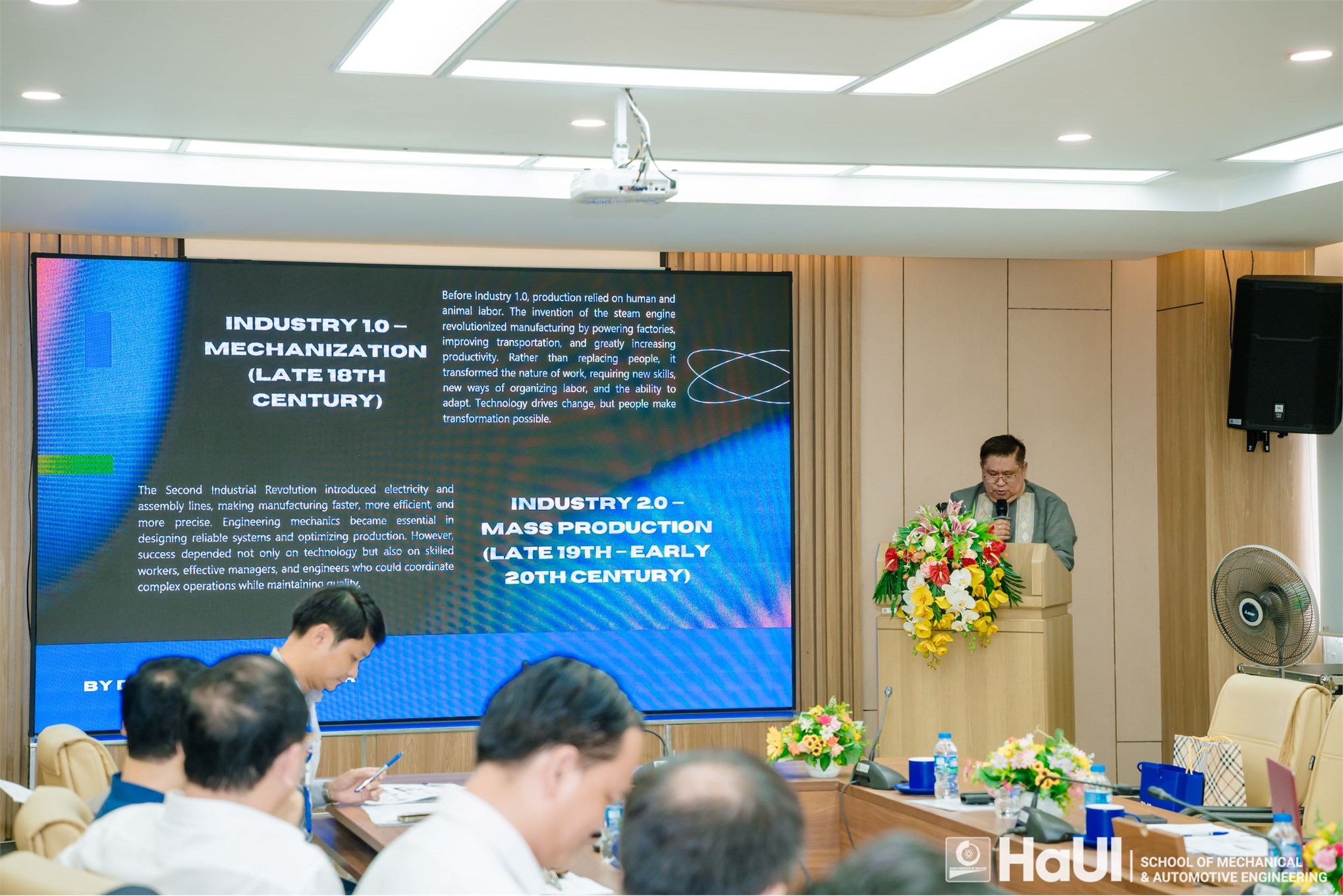 Hội thảo khoa học “Cơ học kỹ thuật trong kỷ nguyên AI và Sản xuất thông minh”: Bệ phóng nâng cao năng lực nghiên cứu tại Trường Cơ khí – Ô tô