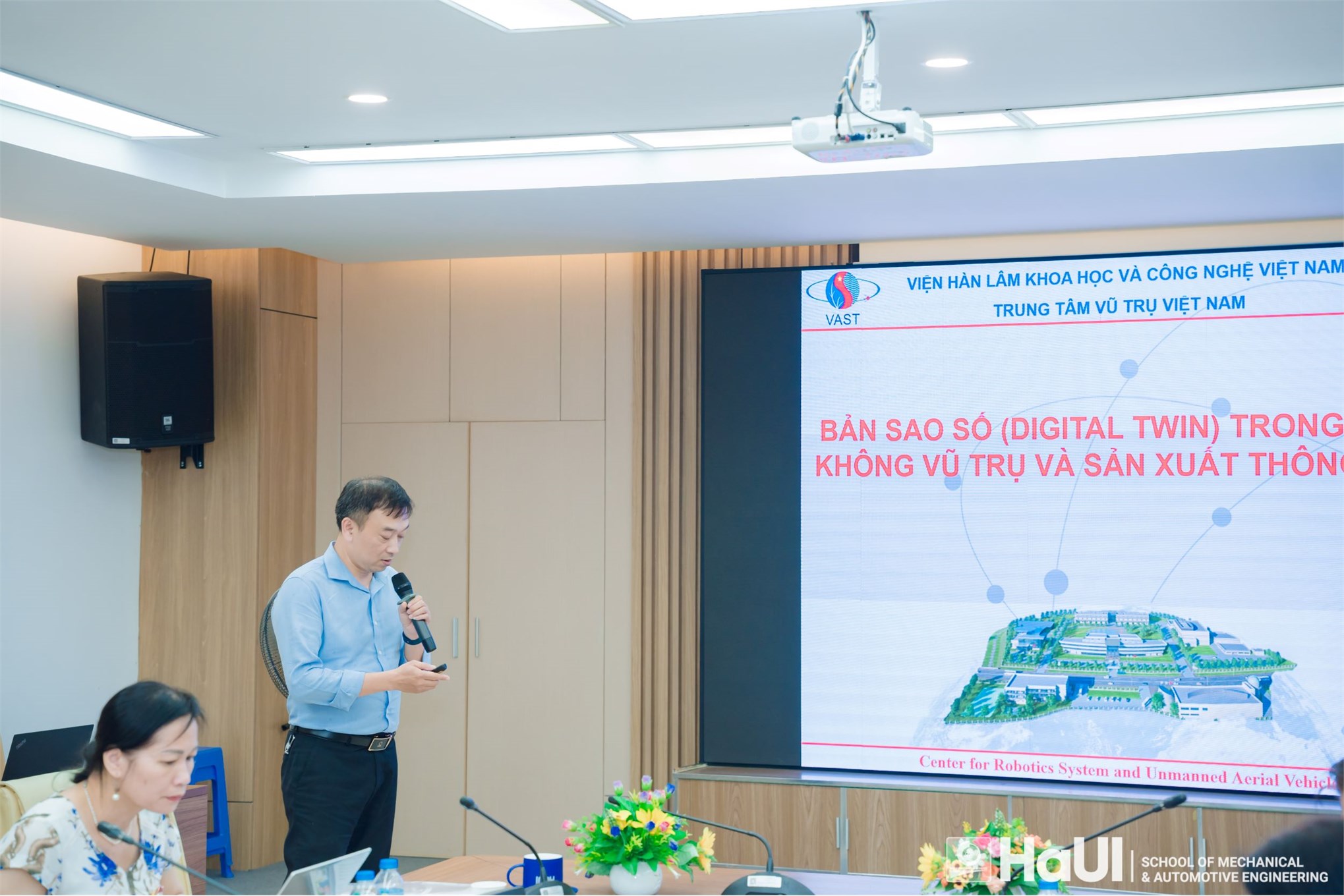 Hội thảo khoa học “Cơ học kỹ thuật trong kỷ nguyên AI và Sản xuất thông minh”: Bệ phóng nâng cao năng lực nghiên cứu tại Trường Cơ khí – Ô tô
