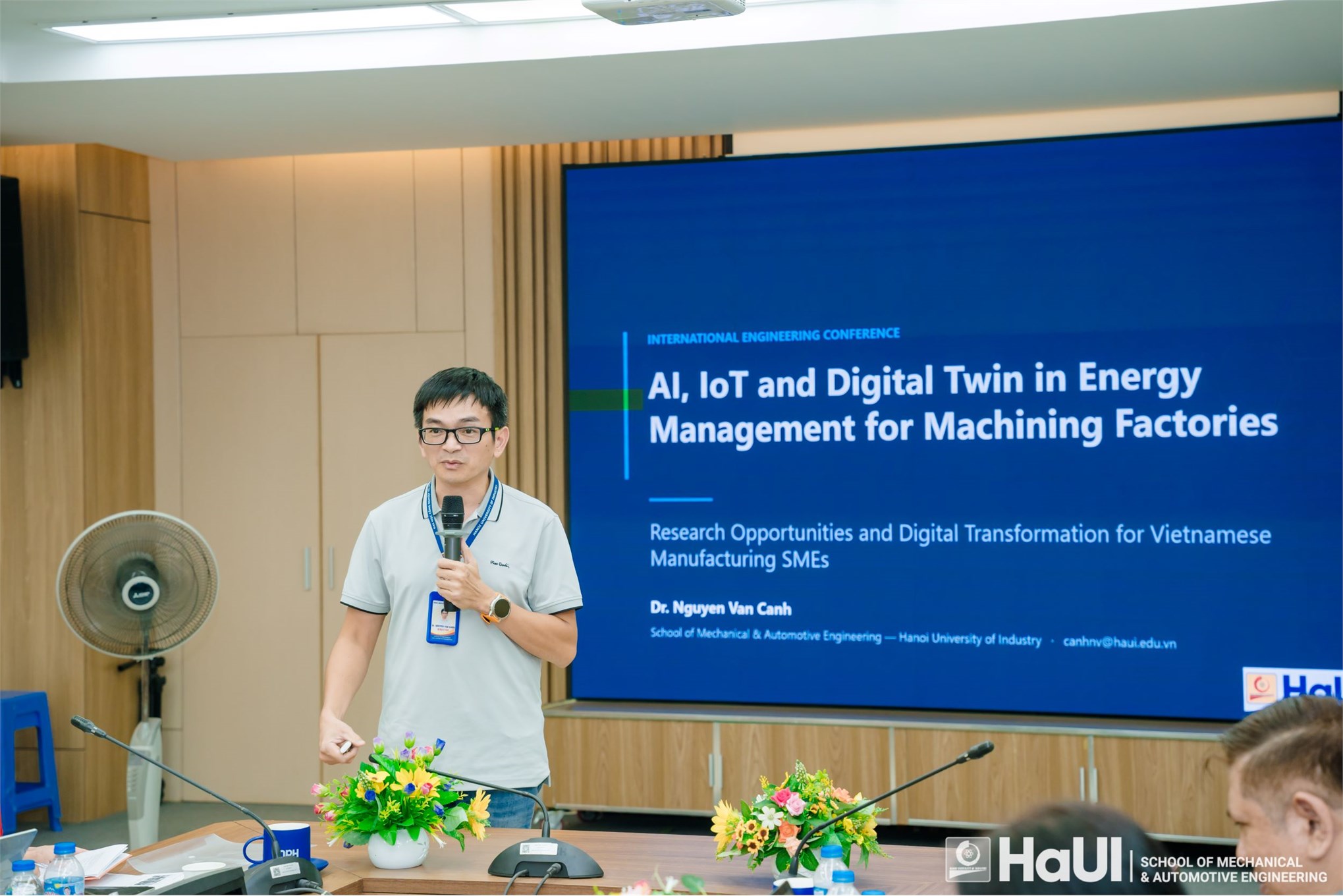 Hội thảo khoa học “Cơ học kỹ thuật trong kỷ nguyên AI và Sản xuất thông minh”: Bệ phóng nâng cao năng lực nghiên cứu tại Trường Cơ khí – Ô tô