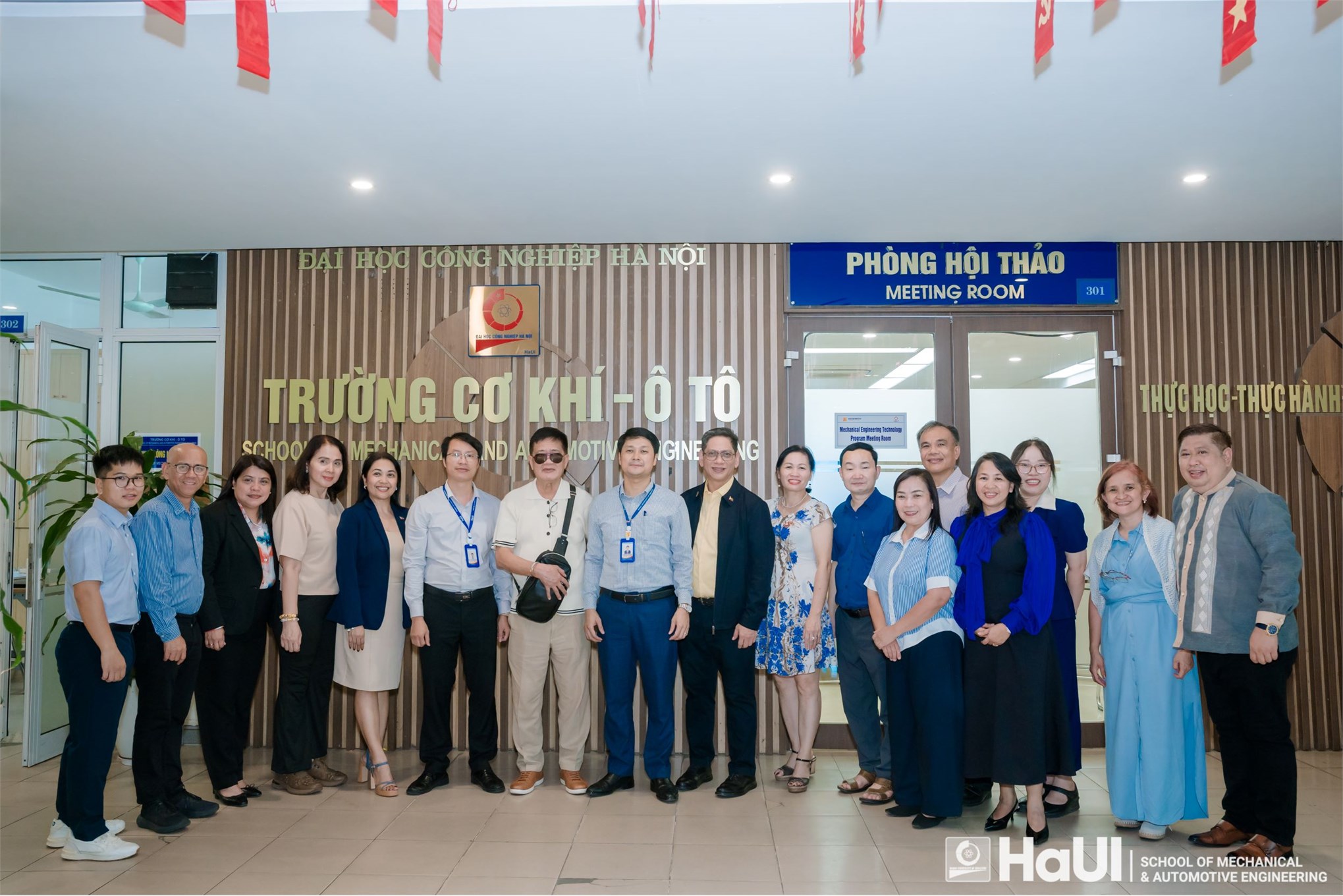 Hội thảo khoa học “Cơ học kỹ thuật trong kỷ nguyên AI và Sản xuất thông minh”: Bệ phóng nâng cao năng lực nghiên cứu tại Trường Cơ khí – Ô tô