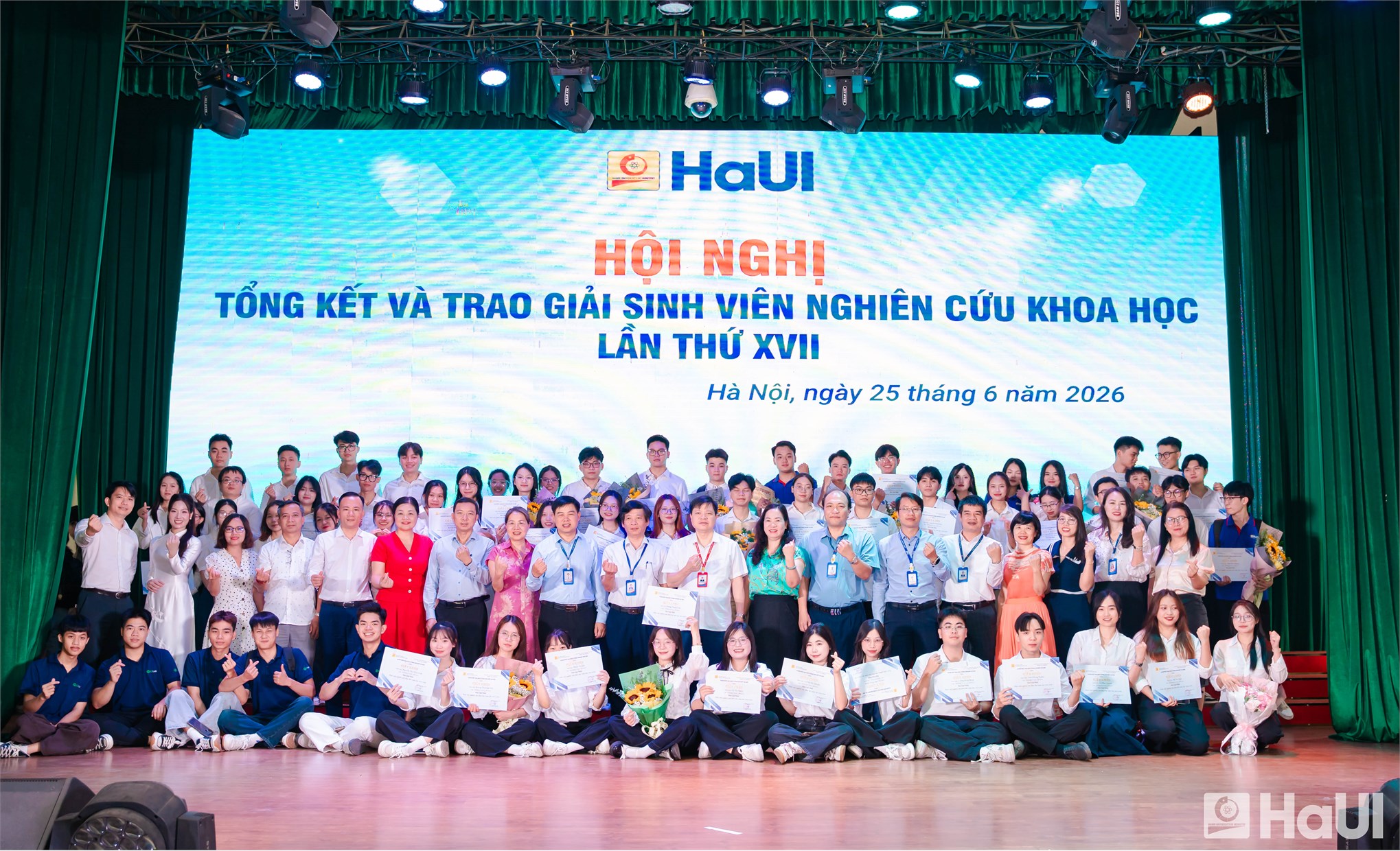 Tôn vinh trí tuệ và tinh thần đổi mới sáng tạo: Sinh viên Trường Cơ khí – Ô tô đạt nhiều thành tích tại Hội nghị sinh viên nghiên cứu khoa học lần thứ XVII