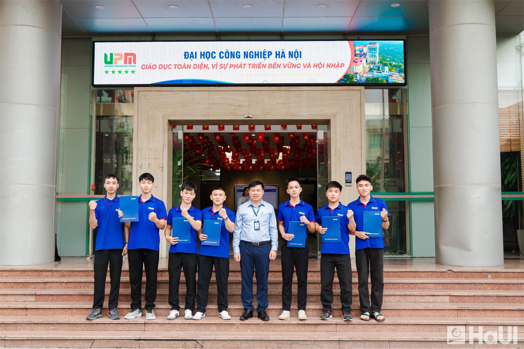 Tân cử nhân Trường Cơ khí – Ô tô mang nhiệt huyết và khát vọng cống hiến vào sự nghiệp xây dựng và bảo vệ tổ quốc