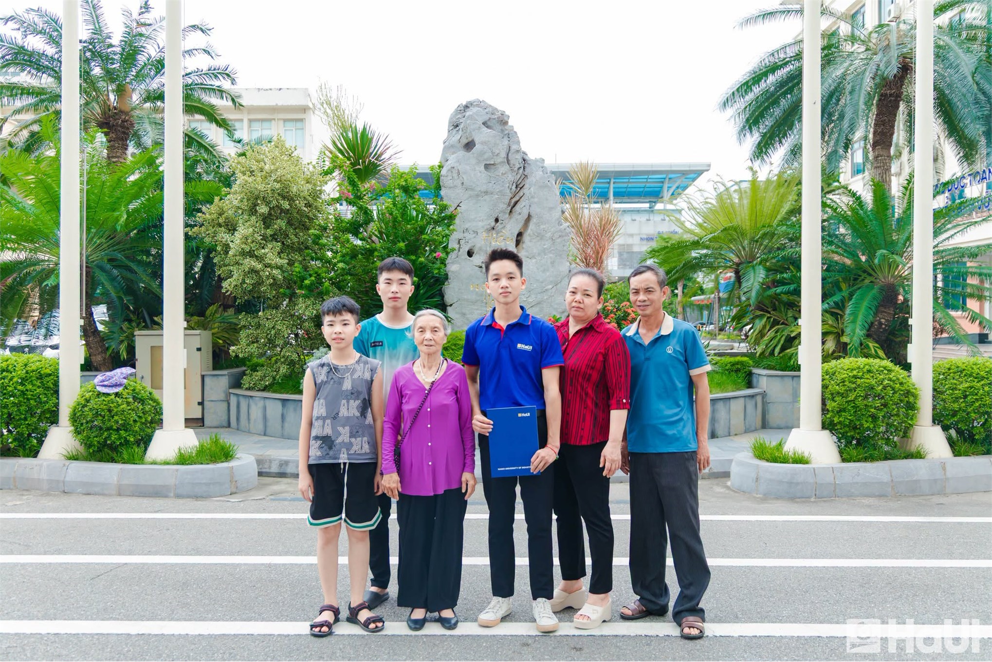 Tân cử nhân Trường Cơ khí – Ô tô mang nhiệt huyết và khát vọng cống hiến vào sự nghiệp xây dựng và bảo vệ tổ quốc