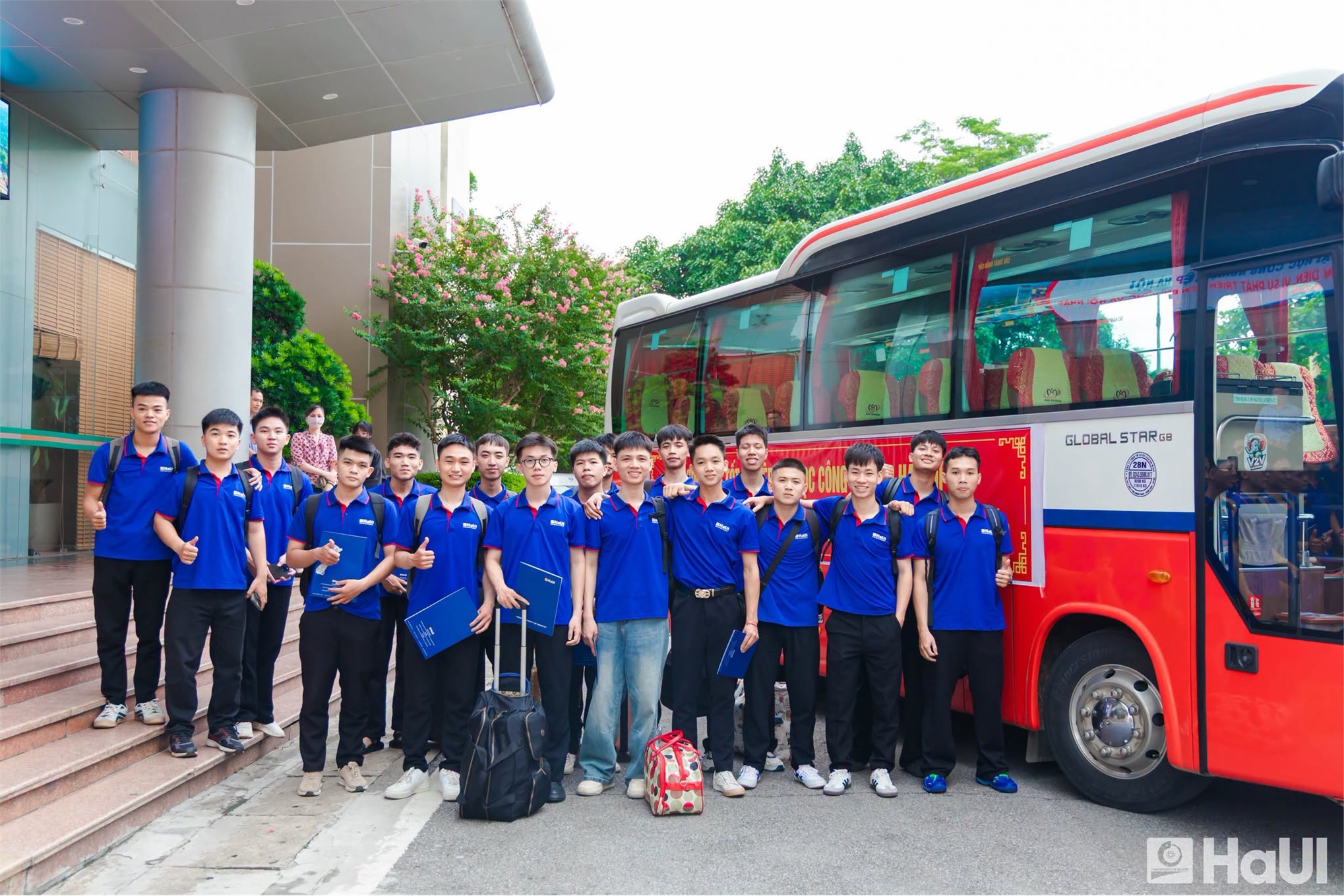 Tân cử nhân Trường Cơ khí – Ô tô mang nhiệt huyết và khát vọng cống hiến vào sự nghiệp xây dựng và bảo vệ tổ quốc