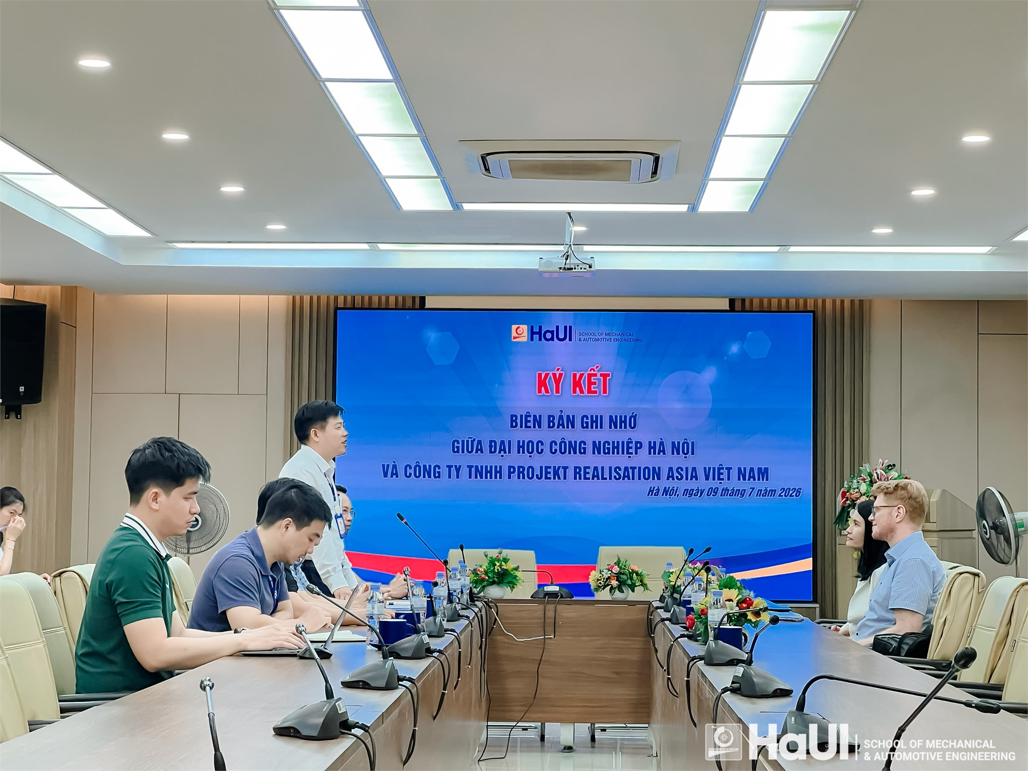 Trường Cơ khí – Ô tô, HaUI và Công ty TNHH Projekt Realisation Asia ký biên bản ghi nhớ hợp tác, xây dựng trung tâm dữ liệu trí tuệ nhân tạo