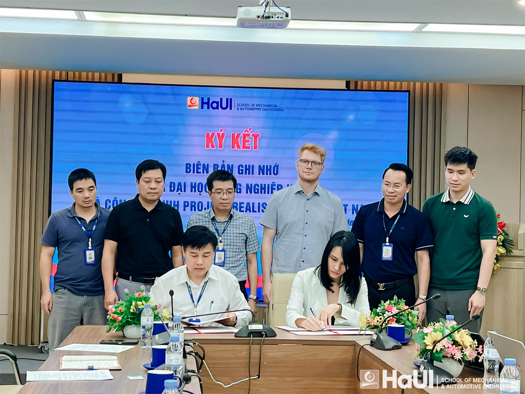Trường Cơ khí – Ô tô, HaUI và Công ty TNHH Projekt Realisation Asia ký biên bản ghi nhớ hợp tác, xây dựng trung tâm dữ liệu trí tuệ nhân tạo