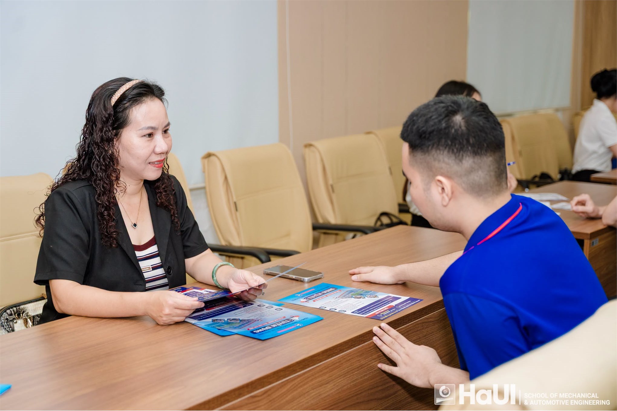 Bế giảng khóa đào tạo ngắn hạn tại Trường Cơ khí – Ô tô: “Lập trình và vận hành trung tâm gia công phay CNC 5 trục” và kết nối việc làm cho học viên sau đào tạo