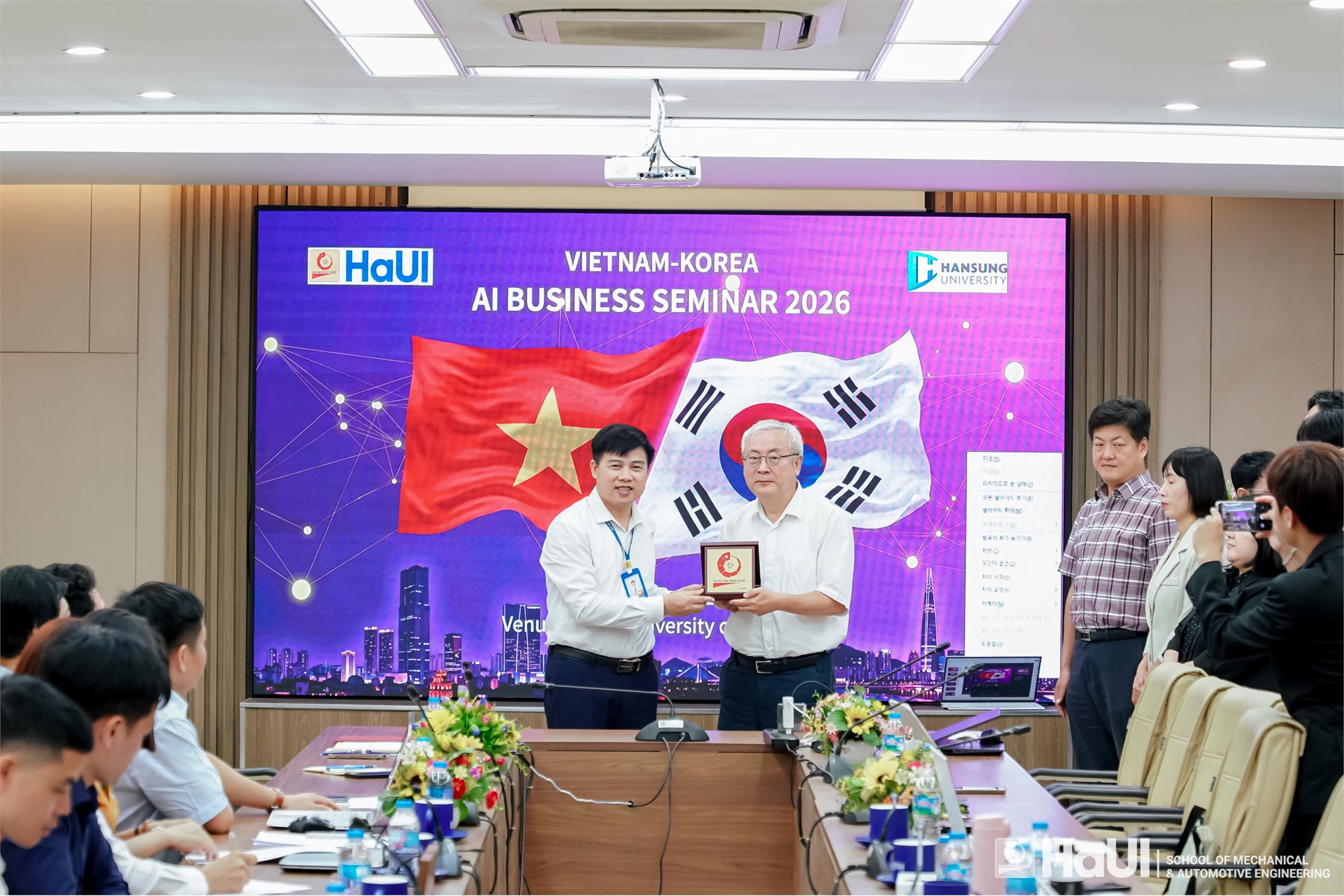 Trường Cơ khí - Ô tô, HaUI hợp tác với Đại học Hansung (Hàn Quốc): Thúc đẩy ứng dụng trí tuệ nhân tạo trong sản xuất và chuyển đổi số doanh nghiệp