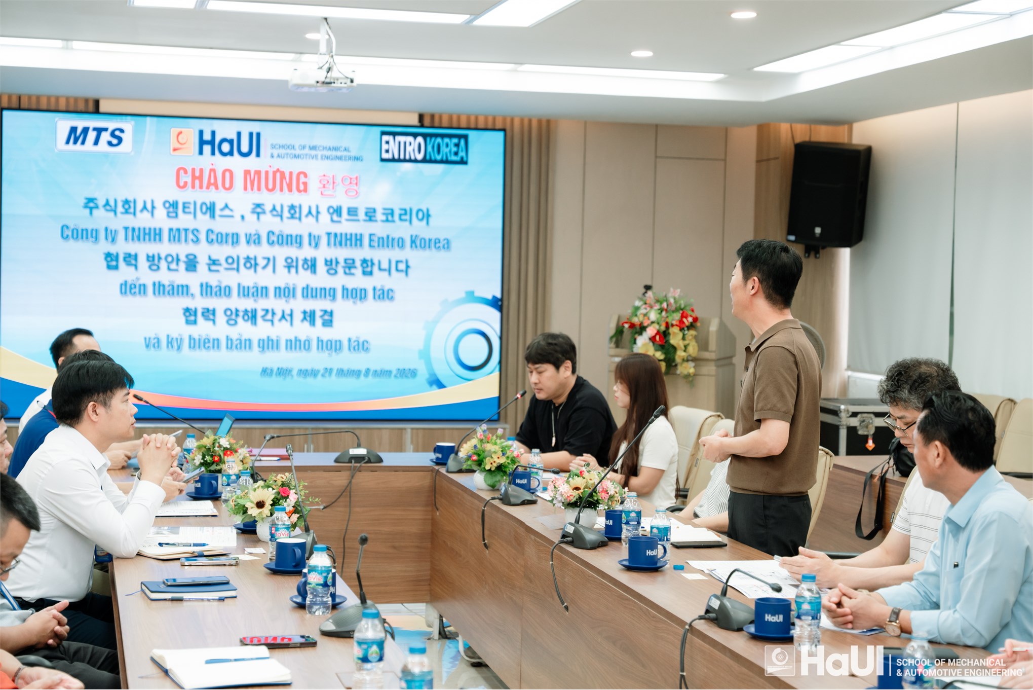 Trường Cơ khí - Ô tô ký kết Biên bản ghi nhớ hợp tác với Công ty TNHH Entro Korea và Công ty TNHH MTS Corp (Hàn Quốc)