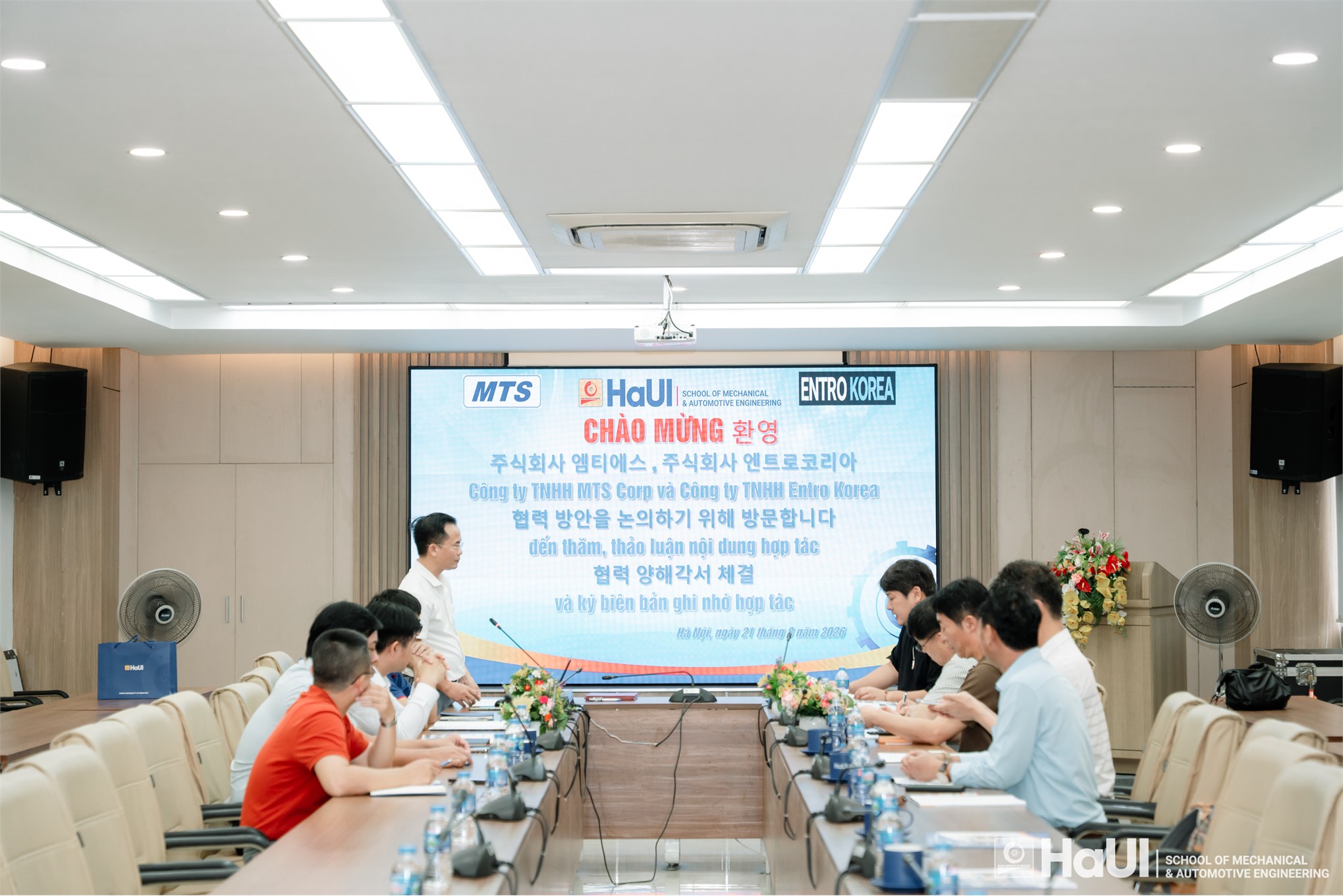 Trường Cơ khí - Ô tô ký kết Biên bản ghi nhớ hợp tác với Công ty TNHH Entro Korea và Công ty TNHH MTS Corp (Hàn Quốc)
