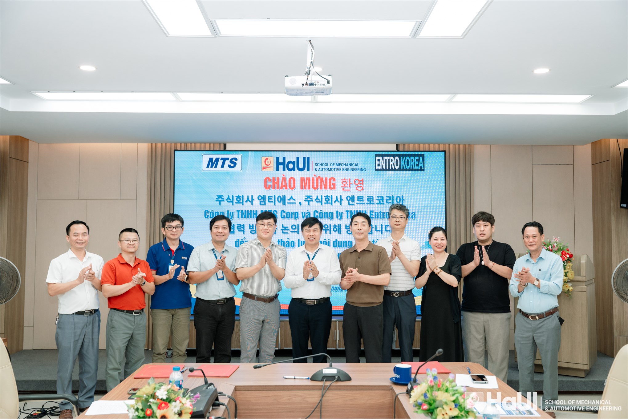 Trường Cơ khí - Ô tô ký kết Biên bản ghi nhớ hợp tác với Công ty TNHH Entro Korea và Công ty TNHH MTS Corp (Hàn Quốc)