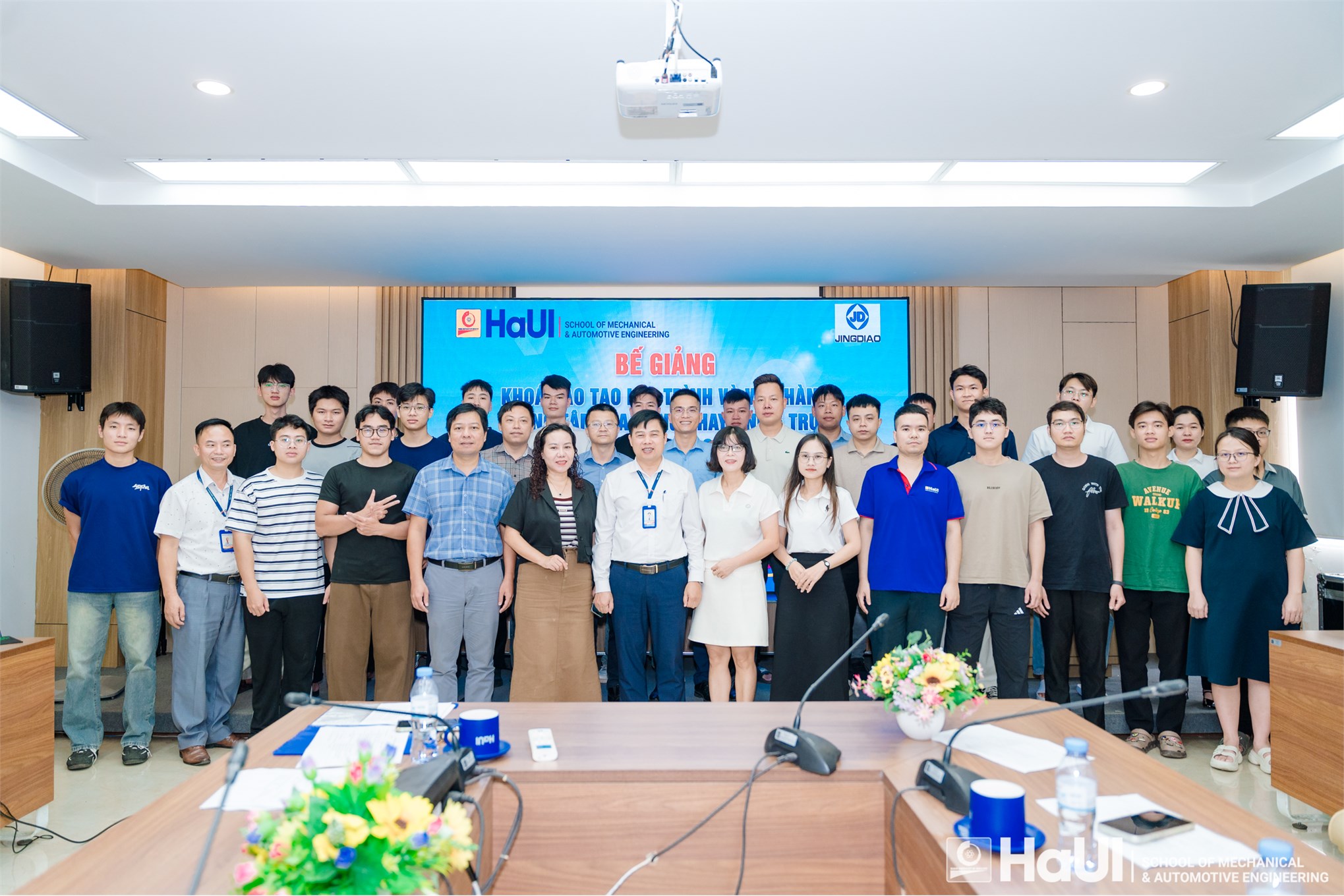 Closing Ceremony of the Short-Term Training Course at the School of Mechanical and Automotive Engineering: “Programming and Operation of 5-Axis CNC Milling Machining Centers” and Job Placement for Trainees after Training