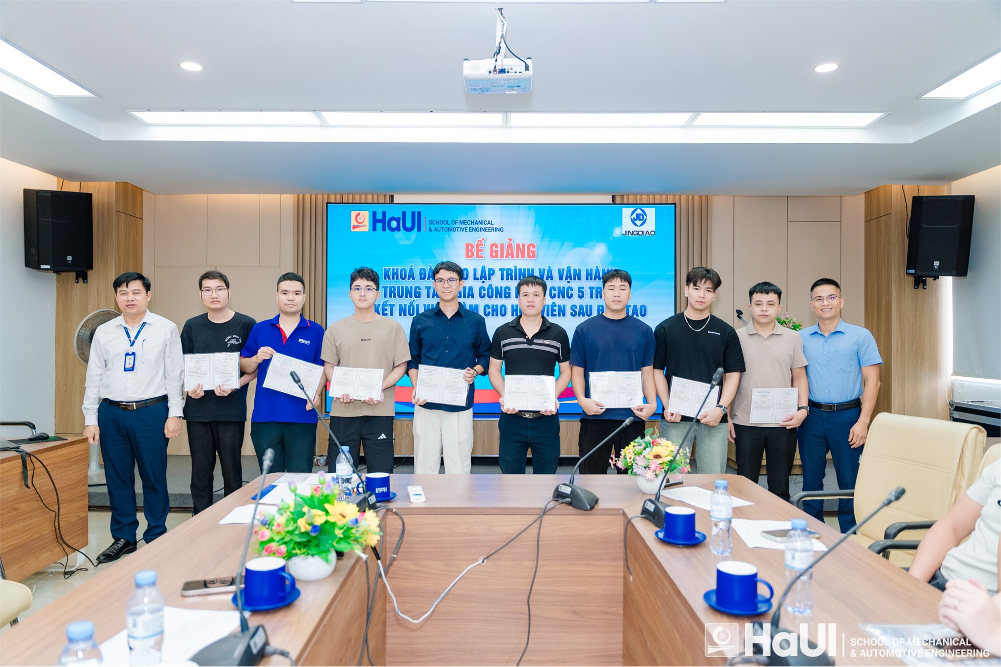 Closing Ceremony of the Short-Term Training Course at the School of Mechanical and Automotive Engineering: “Programming and Operation of 5-Axis CNC Milling Machining Centers” and Job Placement for Trainees after Training