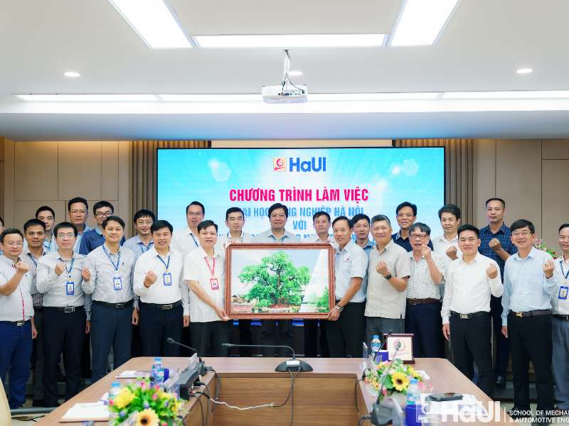 School of Mechanical and Automotive Engineering, HaUI promotes cooperation with Department of Science and Technology of Bac Ninh province and the mechanical engineering business community