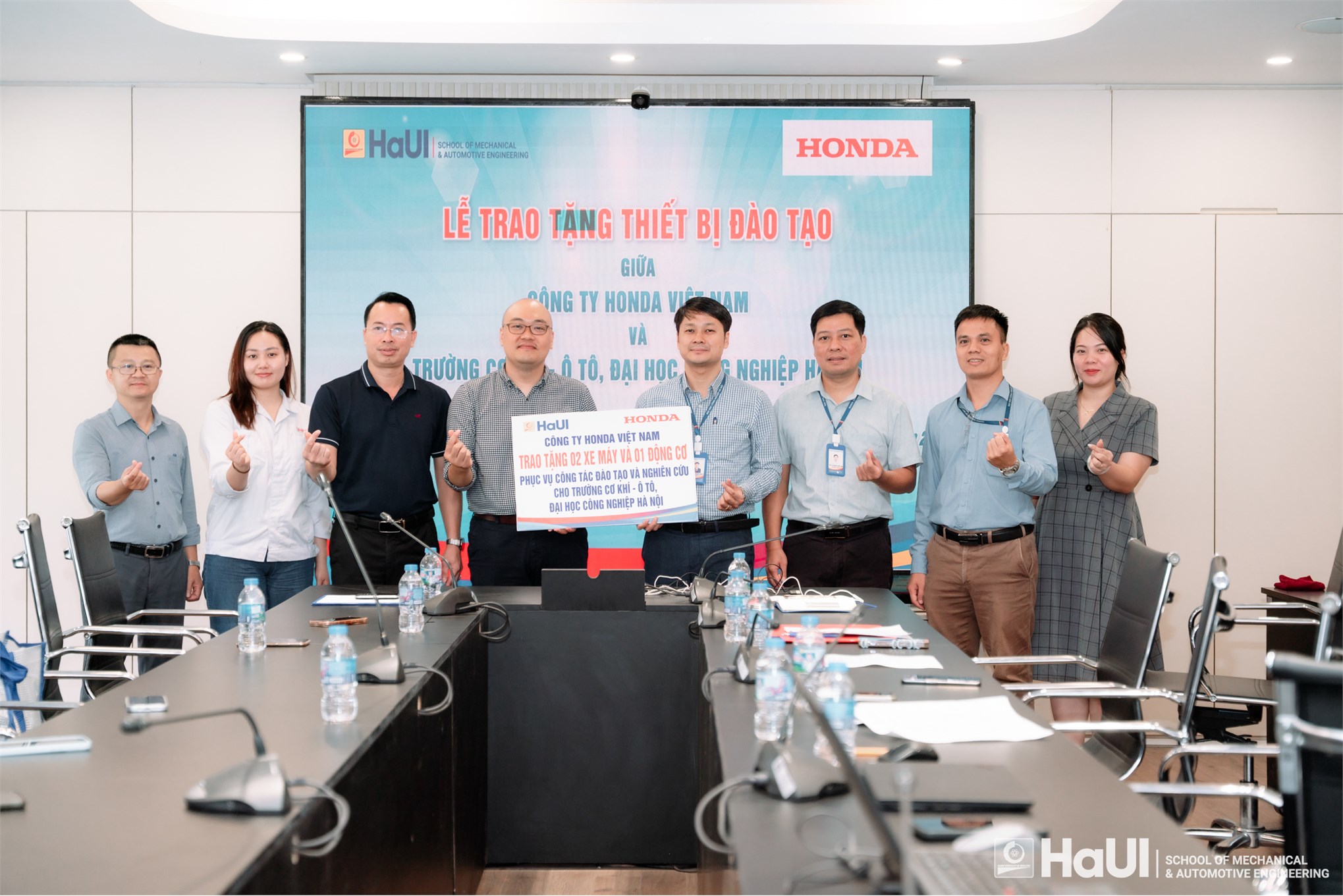 Trường Cơ khí – Ô tô, HaUI tiếp nhận tài trợ thiết bị đào tạo từ Công ty TNHH Honda Việt Nam