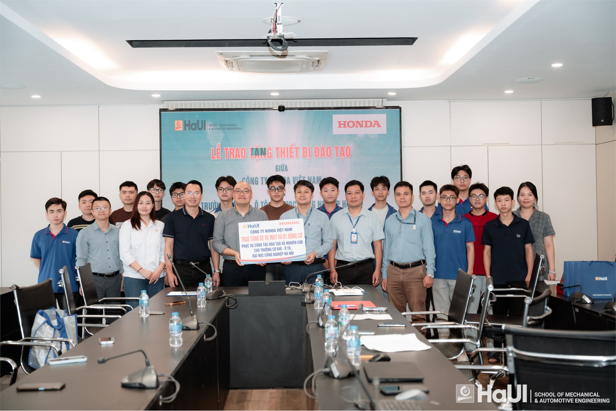 Trường Cơ khí – Ô tô, HaUI tiếp nhận tài trợ thiết bị đào tạo từ Công ty TNHH Honda Việt Nam
