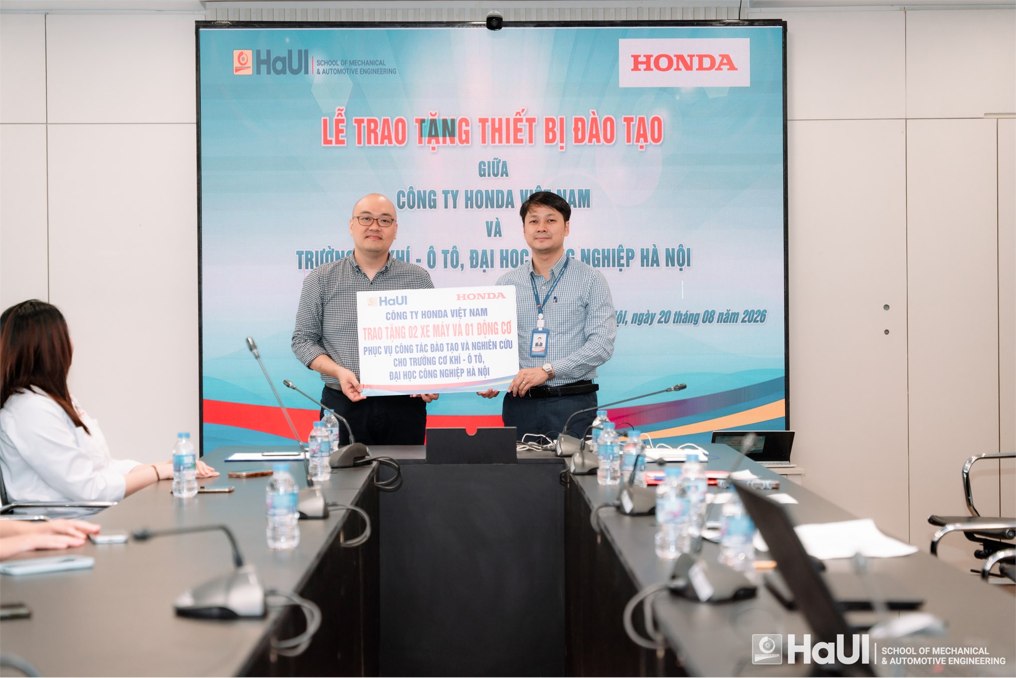 Trường Cơ khí – Ô tô, HaUI tiếp nhận tài trợ thiết bị đào tạo từ Công ty TNHH Honda Việt Nam