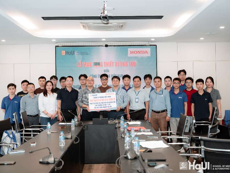 Trường Cơ khí – Ô tô, HaUI tiếp nhận tài trợ thiết bị đào tạo từ Công ty TNHH Honda Việt Nam