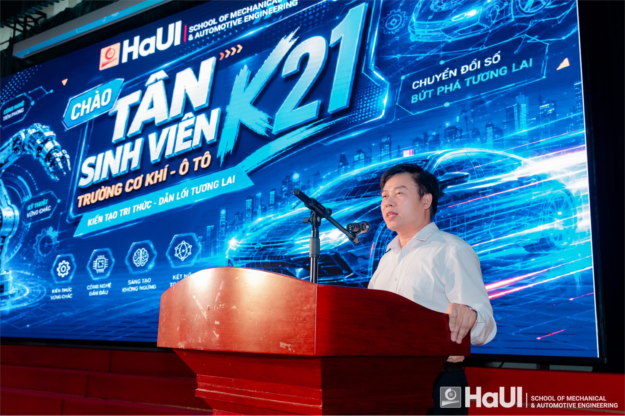 Chào đón tân sinh viên K21 Trường Cơ khí – Ô tô: Khởi đầu hành trình tri thức, kiến tạo tương lai
