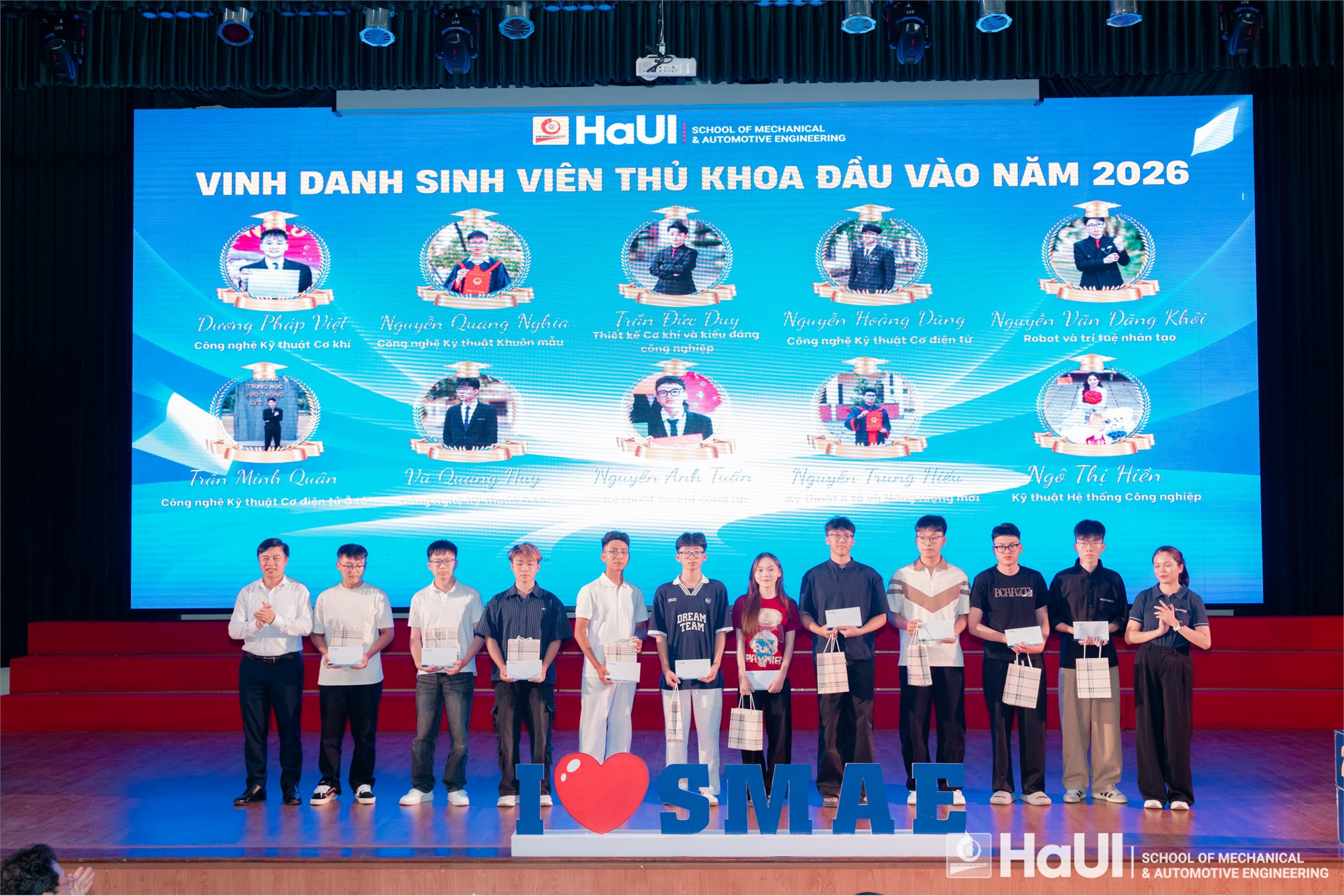 Chào đón tân sinh viên K21 Trường Cơ khí – Ô tô: Khởi đầu hành trình tri thức, kiến tạo tương lai