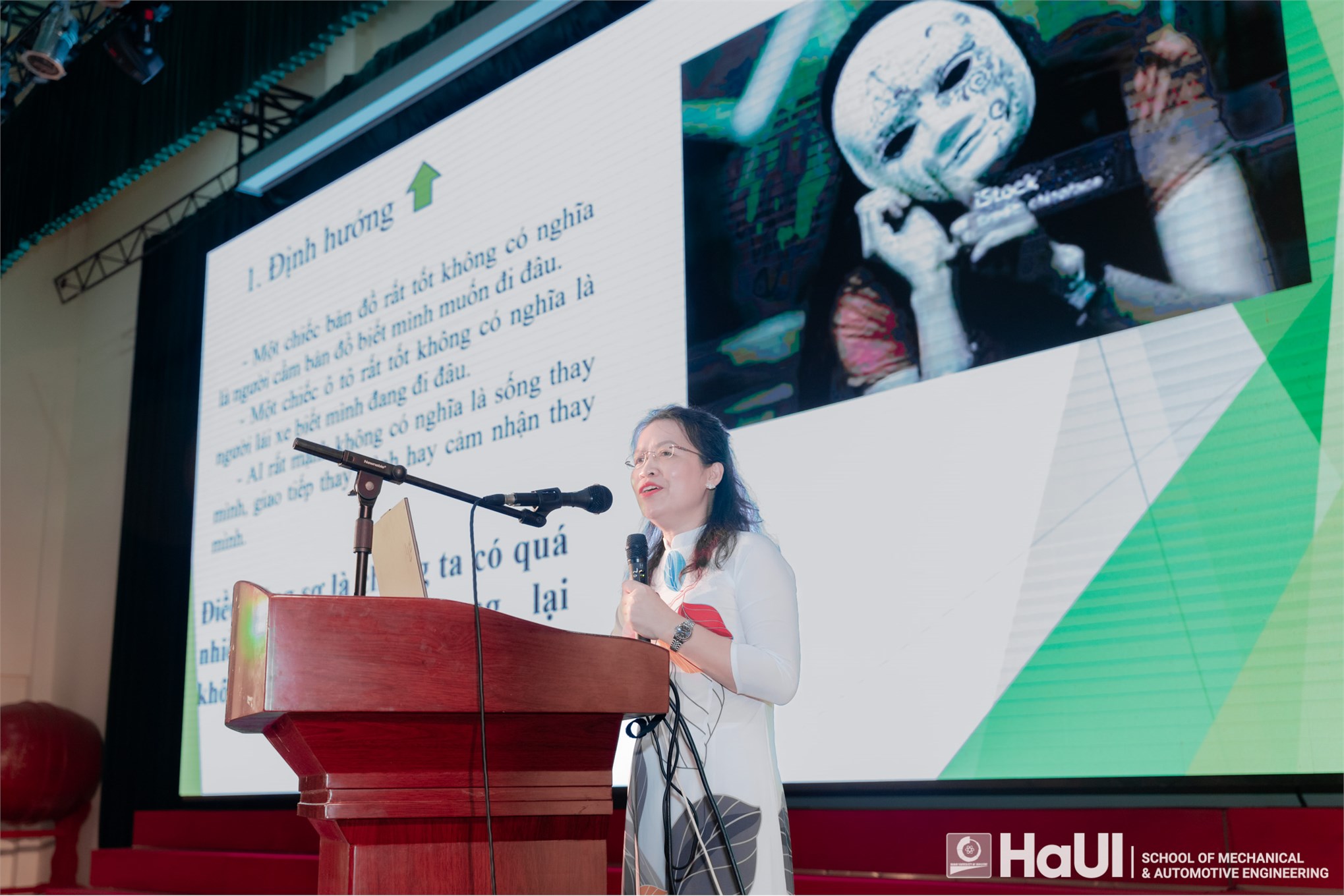 Chào đón tân sinh viên K21 Trường Cơ khí – Ô tô: Khởi đầu hành trình tri thức, kiến tạo tương lai