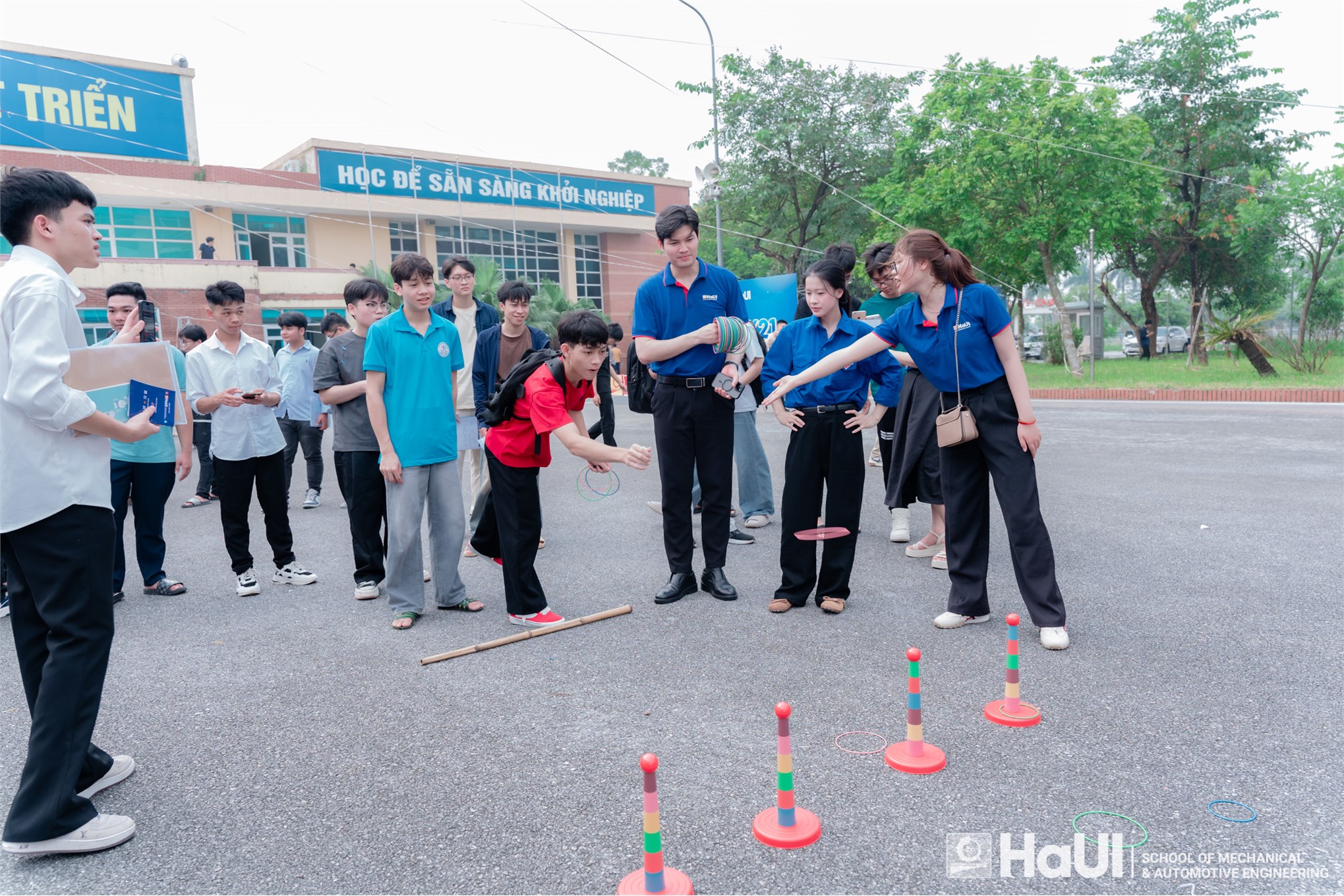 Chào đón tân sinh viên K21 Trường Cơ khí – Ô tô: Khởi đầu hành trình tri thức, kiến tạo tương lai