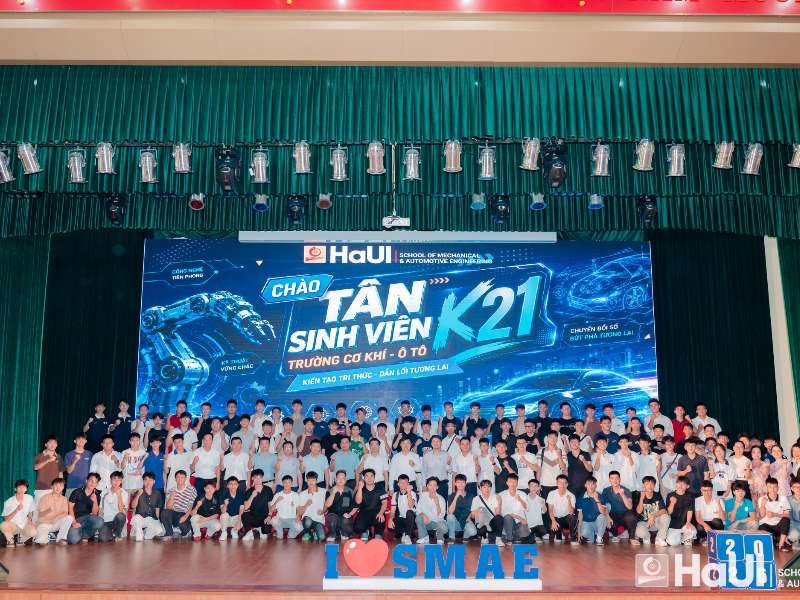 Chào đón tân sinh viên K21 Trường Cơ khí – Ô tô: Khởi đầu hành trình tri thức, kiến tạo tương lai