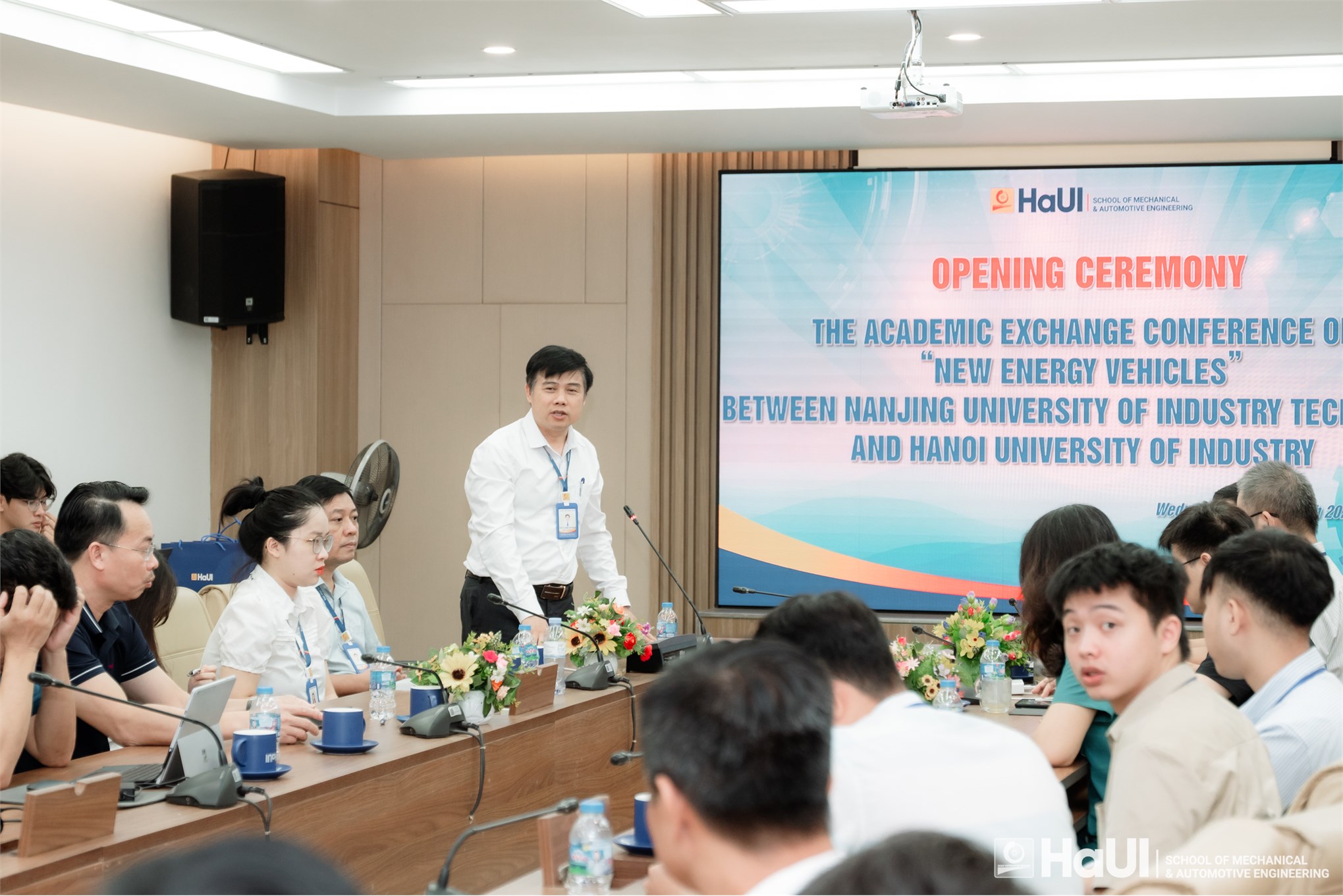 Hội thảo học thuật: “Xe năng lượng mới” – Thúc đẩy hợp tác và phát triển bền vững