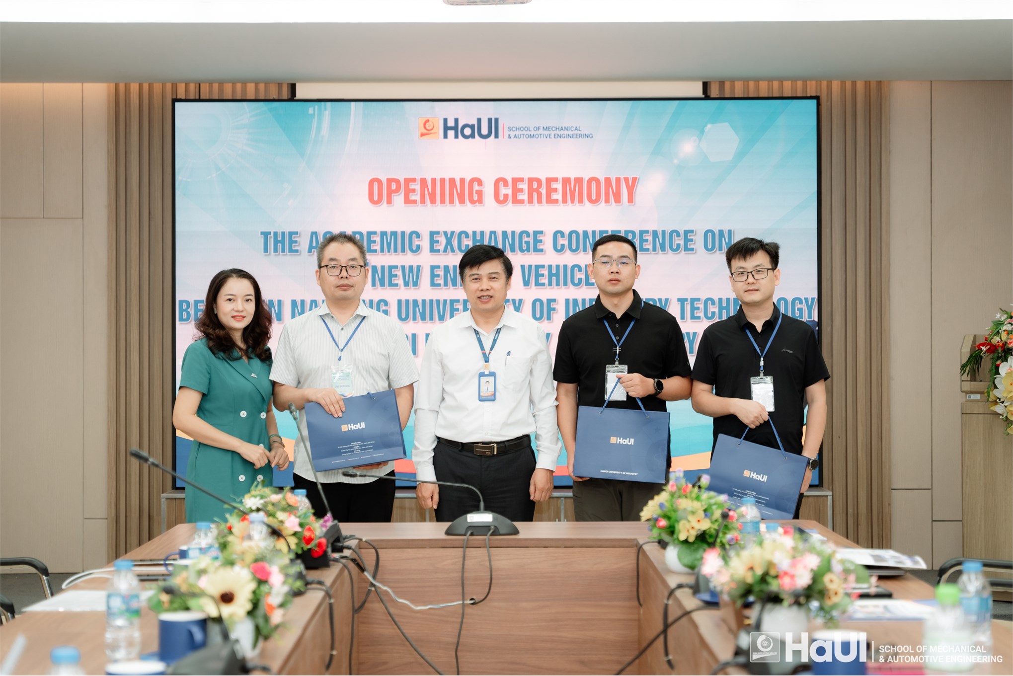Hội thảo học thuật: “Xe năng lượng mới” – Thúc đẩy hợp tác và phát triển bền vững
