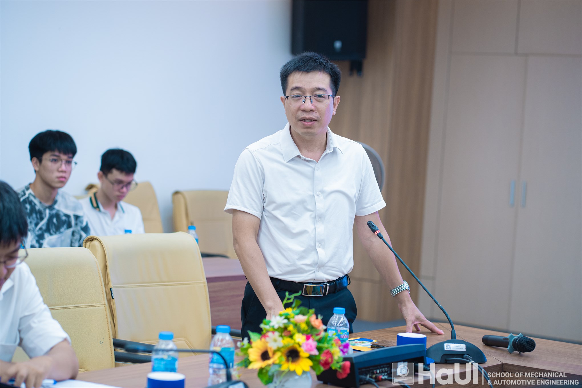 Trường Cơ khí - Ô tô chào đón tân sinh viên K21 chương trình tiếng Anh: Khởi đầu hành trình hội nhập toàn cầu