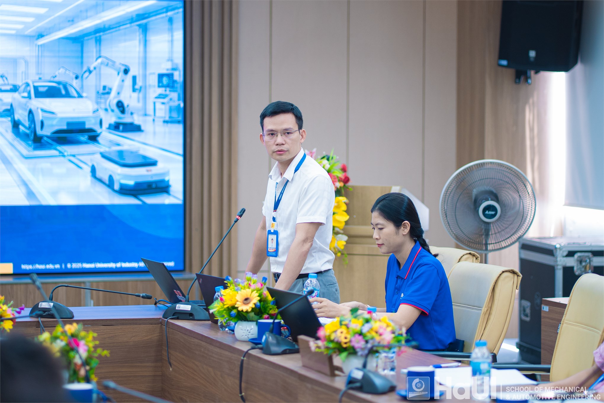 Trường Cơ khí - Ô tô chào đón tân sinh viên K21 chương trình tiếng Anh: Khởi đầu hành trình hội nhập toàn cầu