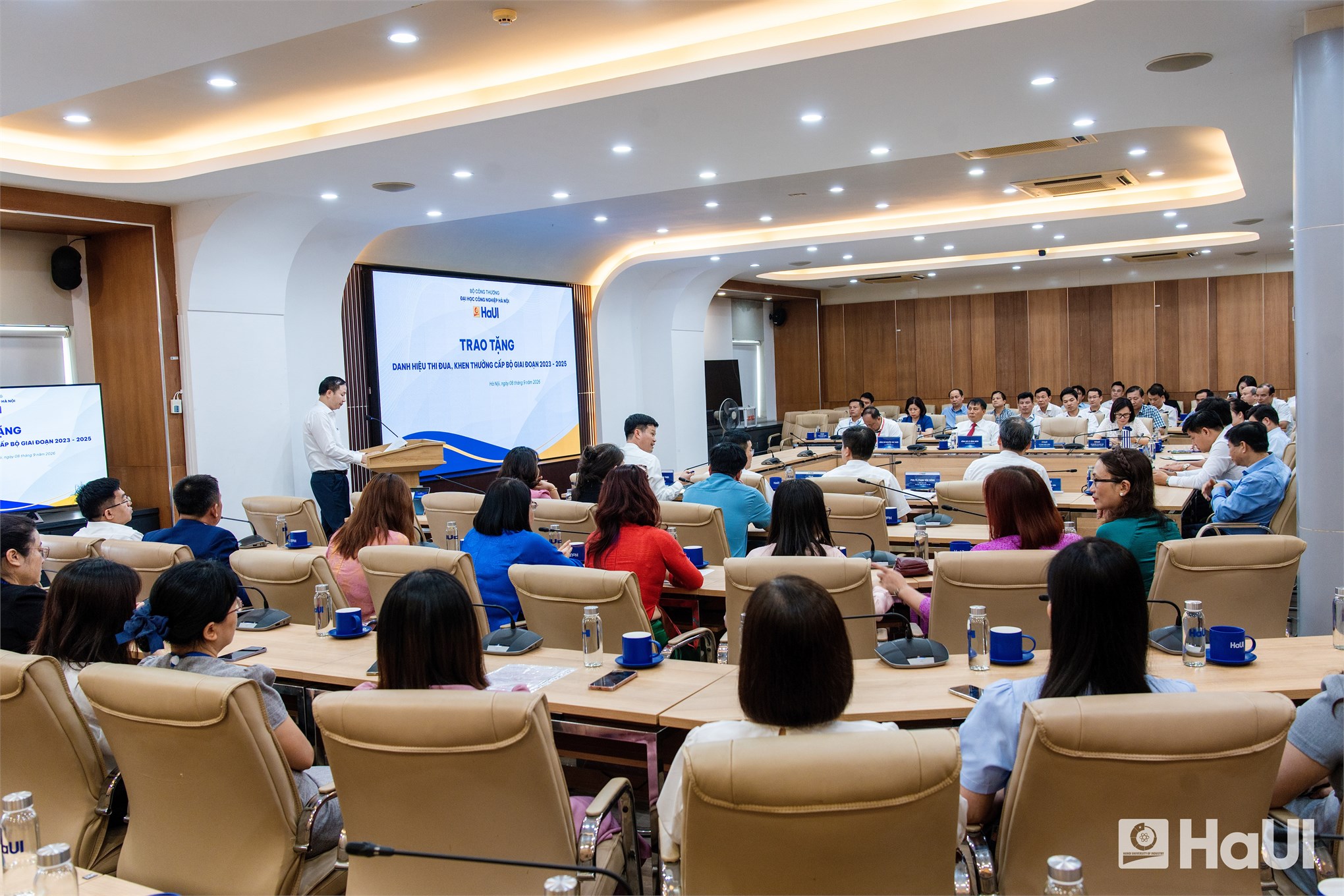 Cán bộ, giảng viên Trường Cơ khí - Ô tô vinh dự nhận Danh hiệu Thi đua và Bằng khen cấp Bộ giai đoạn 2023 - 2025