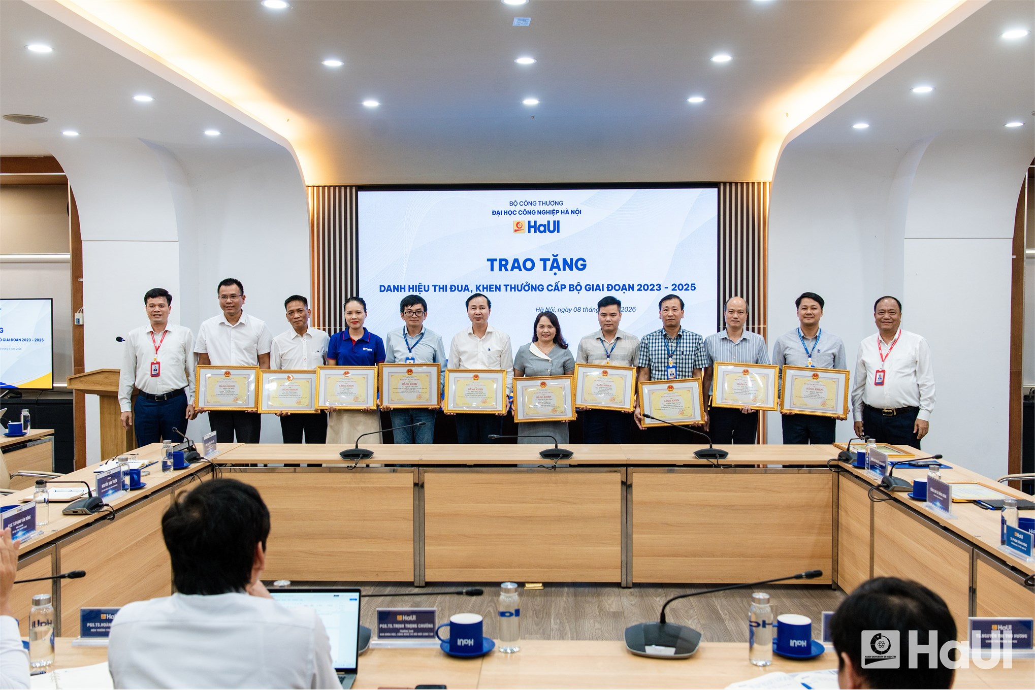Cán bộ, giảng viên Trường Cơ khí - Ô tô vinh dự nhận Danh hiệu Thi đua và Bằng khen cấp Bộ giai đoạn 2023 - 2025