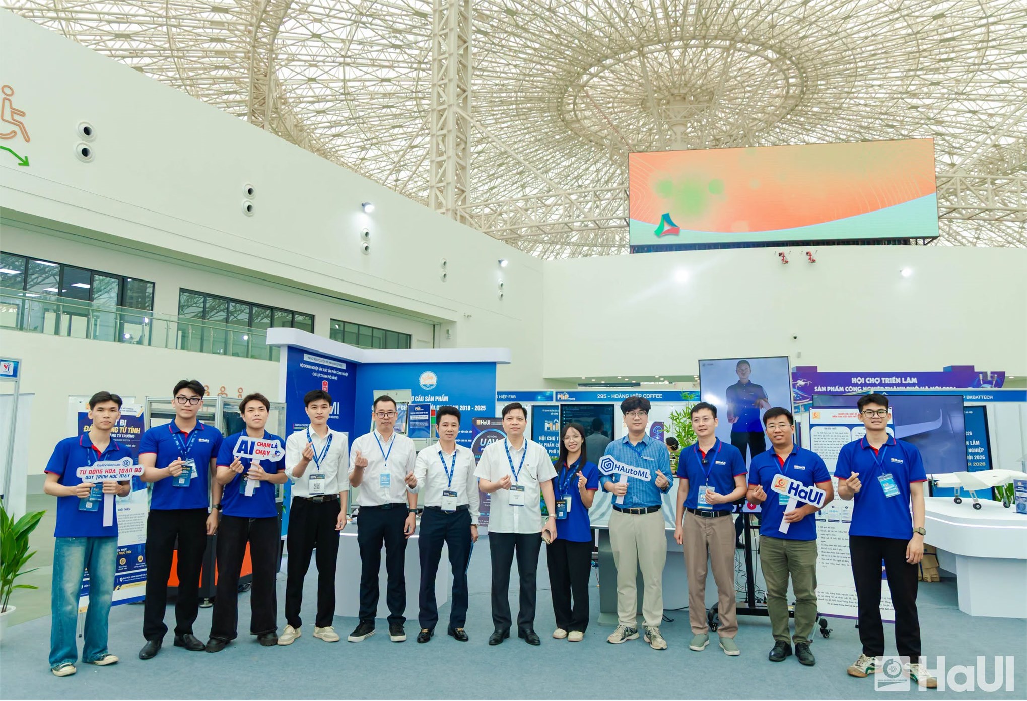Trường Cơ khí – Ô tô, HaUI khẳng định năng lực khoa học công nghệ tại Hội chợ Triển lãm sản phẩm Công nghiệp Hà Nội 2026