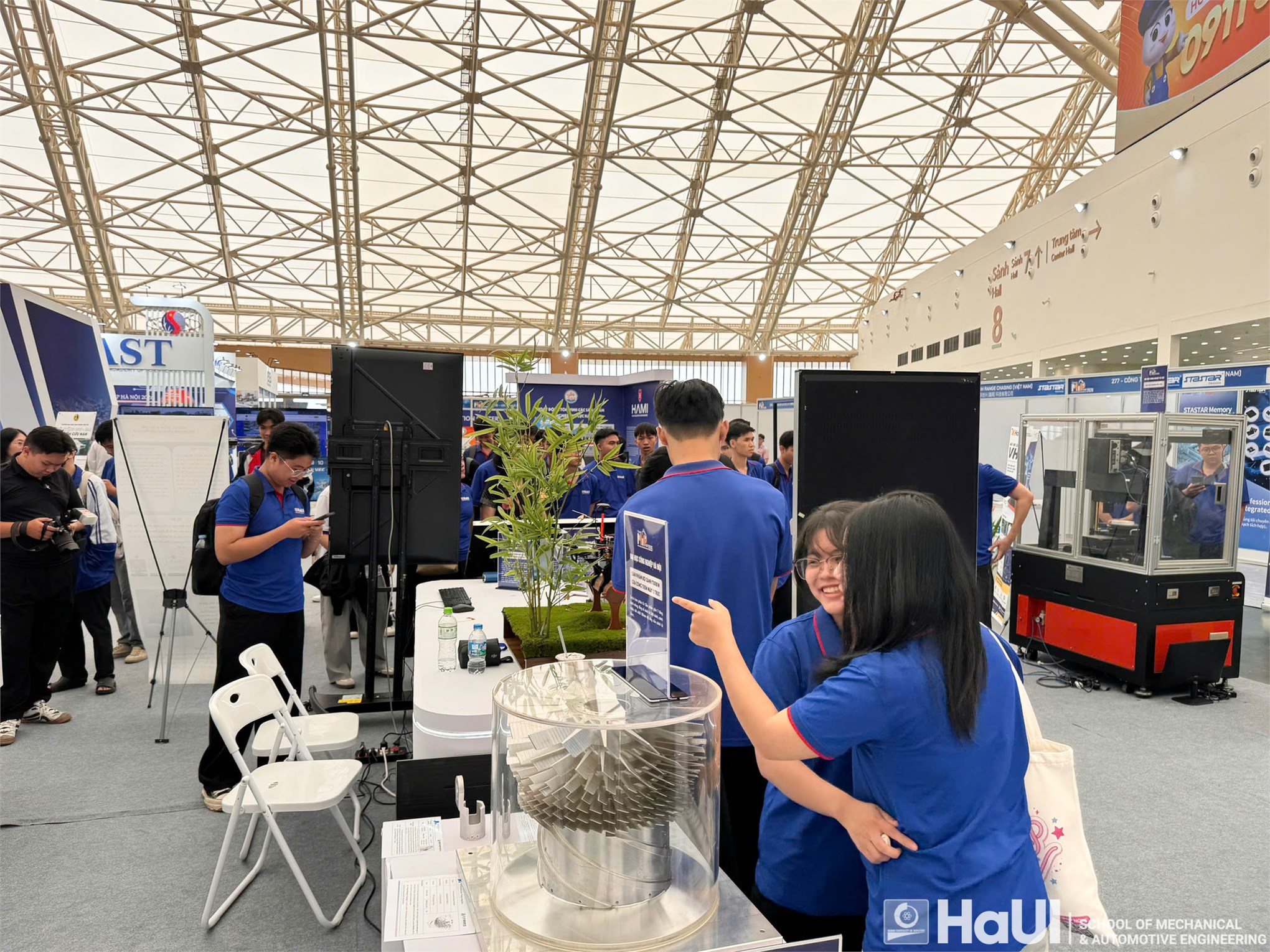 Trường Cơ khí – Ô tô, HaUI khẳng định năng lực khoa học công nghệ tại Hội chợ Triển lãm sản phẩm Công nghiệp Hà Nội 2026