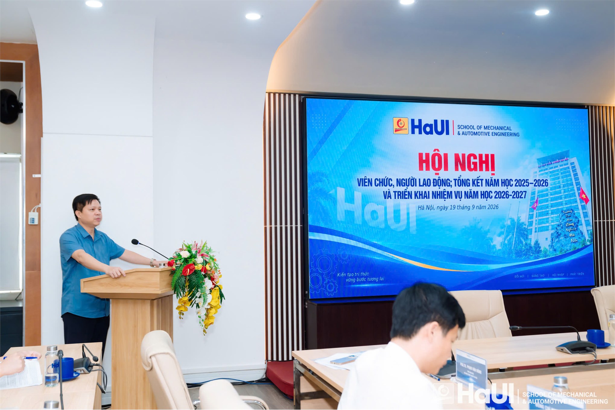 Hội nghị viên chức, người lao động Trường Cơ khí – Ô tô năm 2026: Đổi mới, sáng tạo, quyết tâm thực hiện thắng lợi nhiệm vụ năm học mới