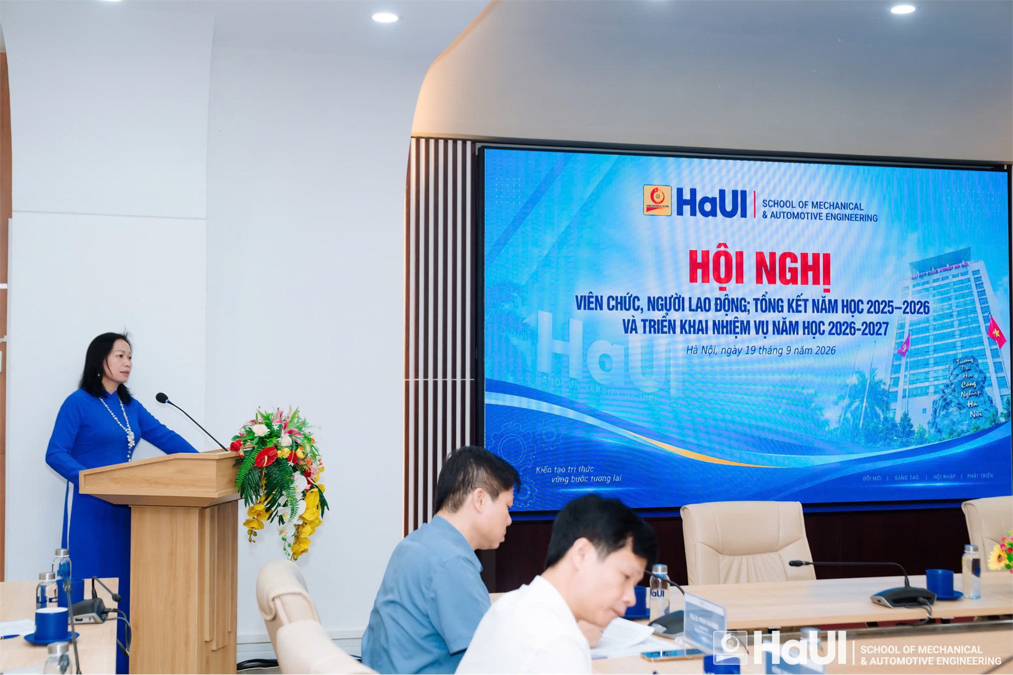 Hội nghị viên chức, người lao động Trường Cơ khí – Ô tô năm 2026: Đổi mới, sáng tạo, quyết tâm thực hiện thắng lợi nhiệm vụ năm học mới