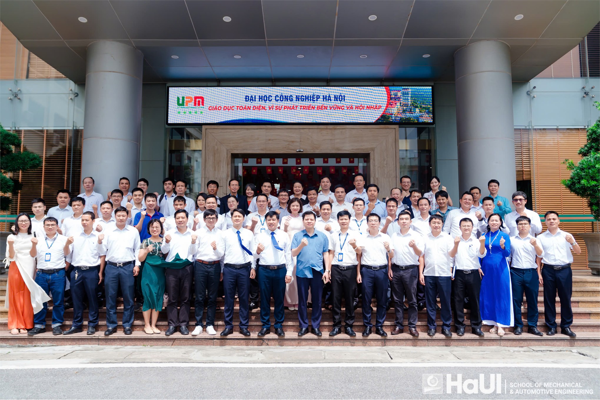 Hội nghị viên chức, người lao động Trường Cơ khí – Ô tô năm 2026: Đổi mới, sáng tạo, quyết tâm thực hiện thắng lợi nhiệm vụ năm học mới