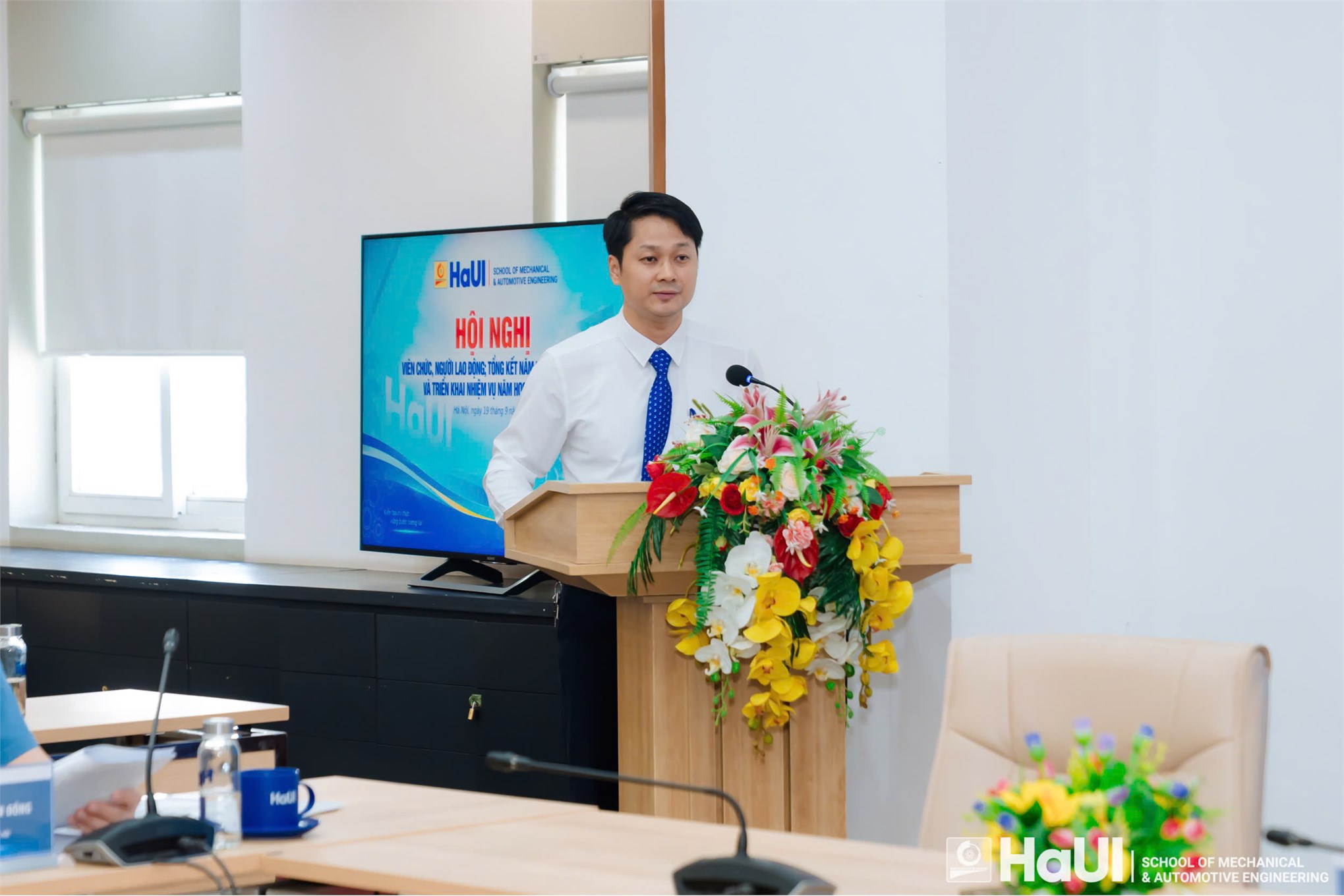 Hội nghị viên chức, người lao động Trường Cơ khí – Ô tô năm 2026: Đổi mới, sáng tạo, quyết tâm thực hiện thắng lợi nhiệm vụ năm học mới