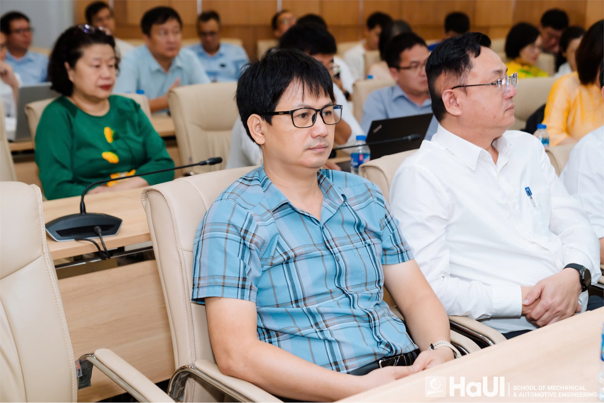 Hội nghị viên chức, người lao động Trường Cơ khí – Ô tô năm 2026: Đổi mới, sáng tạo, quyết tâm thực hiện thắng lợi nhiệm vụ năm học mới