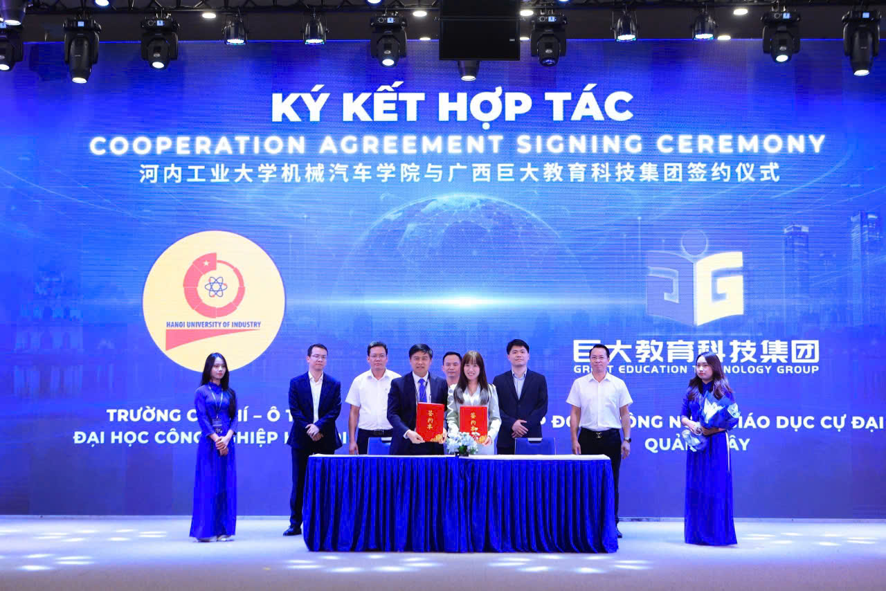 Trường Cơ khí - Ô tô, HaUI ký kết hợp tác chiến lược tại Hội nghị AI hiện thân Việt Nam lần thứ nhất: Tiên phong đột phá đào tạo nhân lực trình độ cao