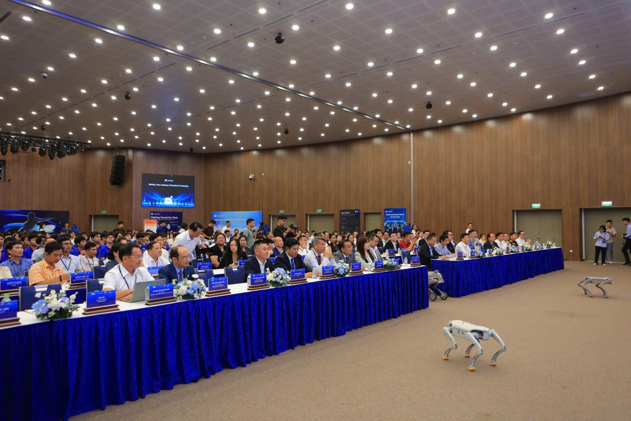 Trường Cơ khí - Ô tô, HaUI ký kết hợp tác chiến lược tại Hội nghị AI hiện thân Việt Nam lần thứ nhất: Tiên phong đột phá đào tạo nhân lực trình độ cao