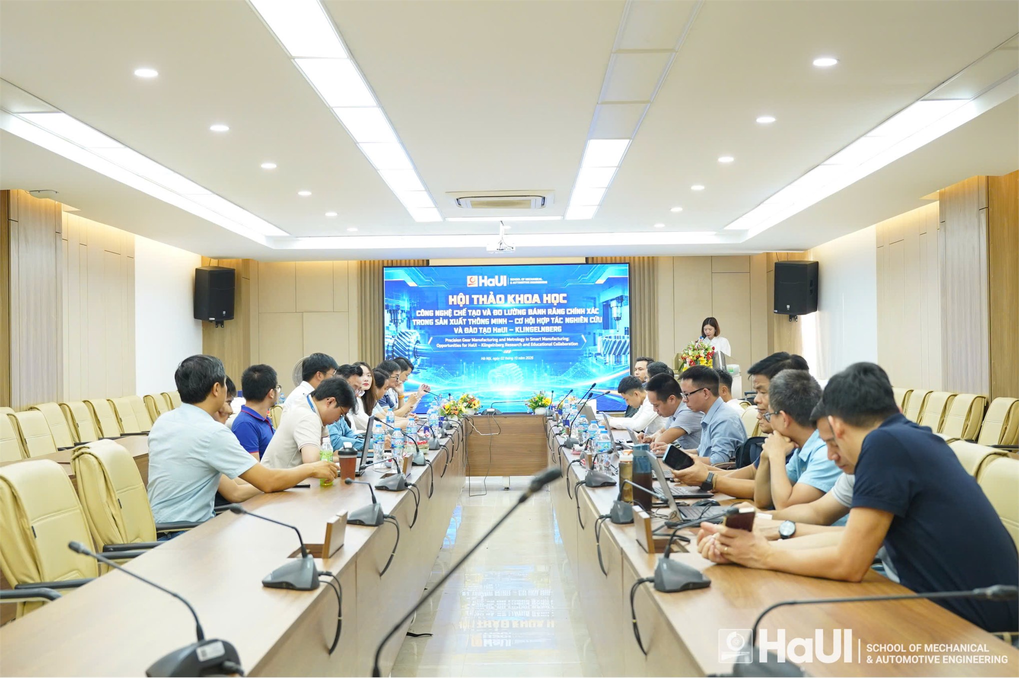 Hội thảo khoa học “Công nghệ chế tạo và đo lường bánh răng chính xác trong sản xuất thông minh – Cơ hội hợp tác nghiên cứu và đào tạo HaUI – Klingelnberg”