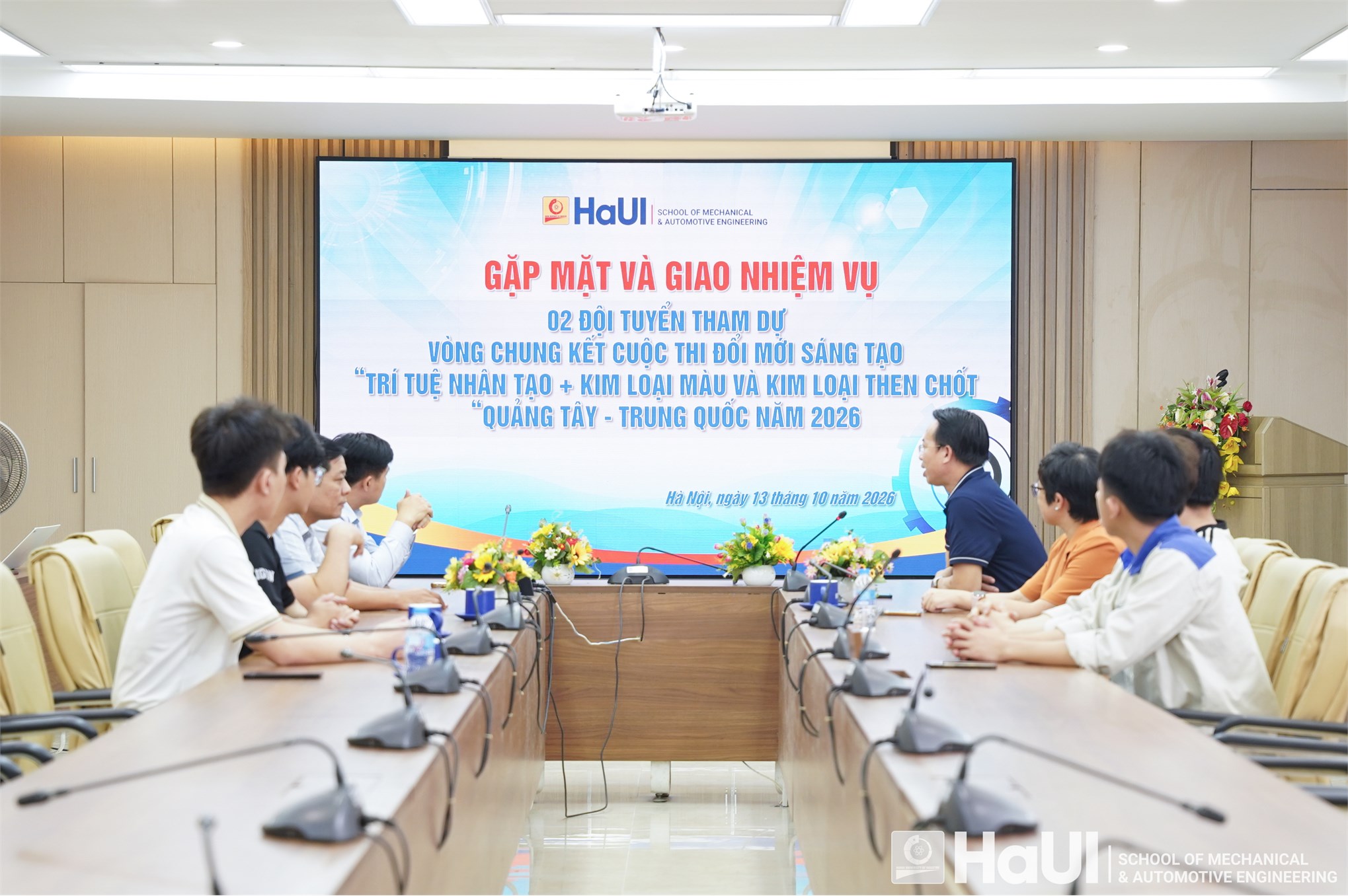 Trường Cơ khí – Ô tô gặp mặt, động viên hai đội tuyển tham gia chung kết cuộc thi AI quốc tế tại Trung Quốc
