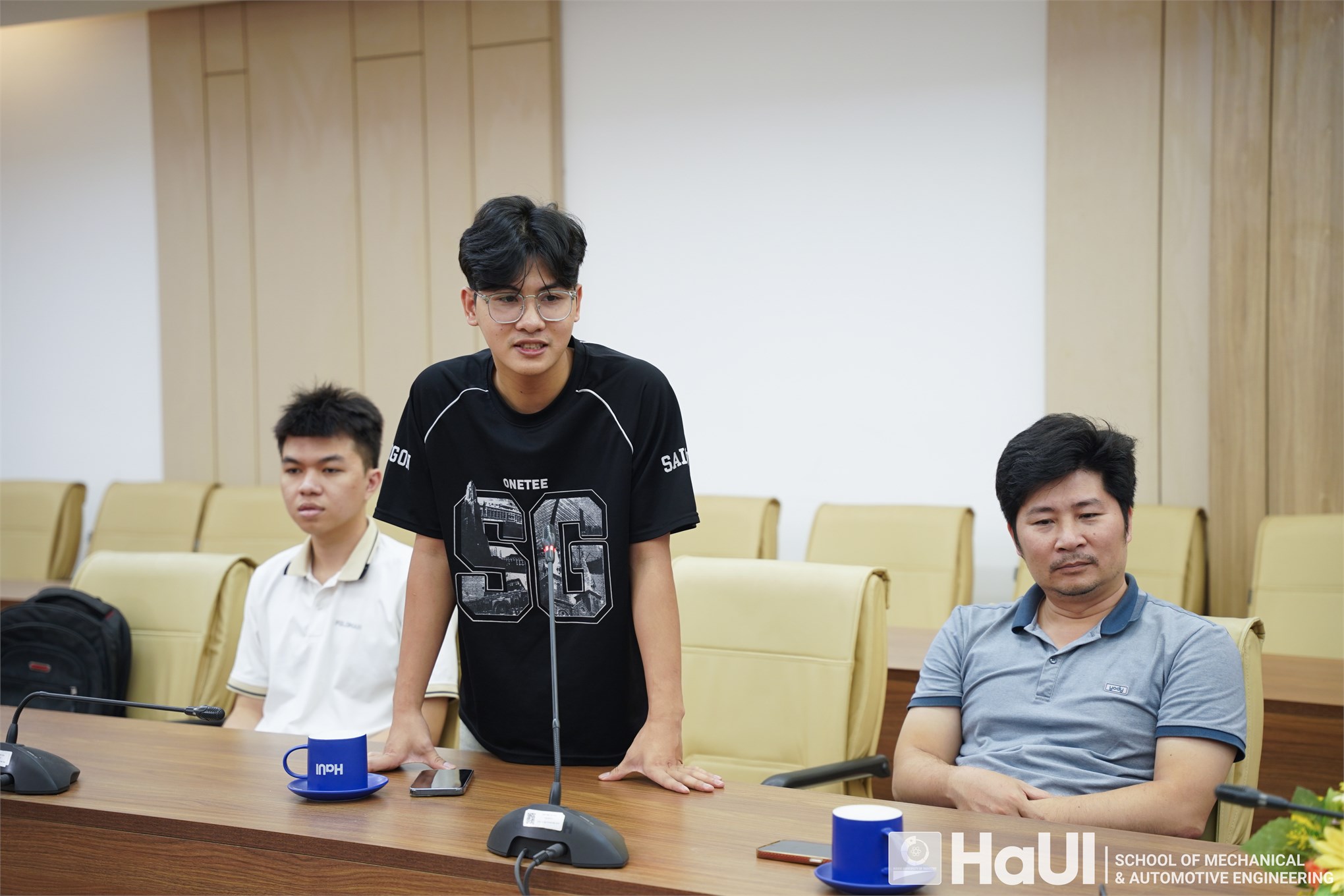 Trường Cơ khí – Ô tô gặp mặt, động viên hai đội tuyển tham gia chung kết cuộc thi AI quốc tế tại Trung Quốc