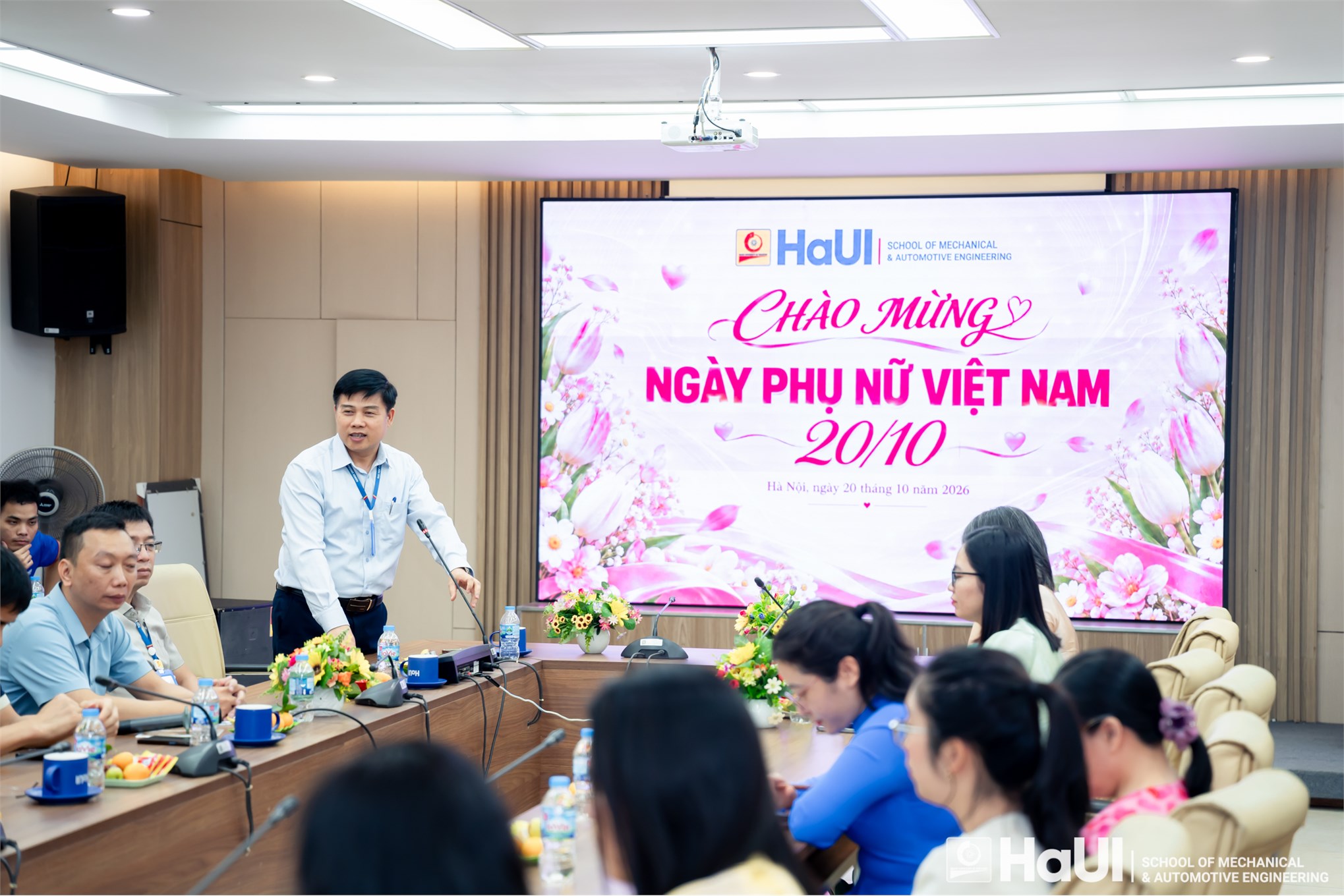 Rạng rỡ và ấm áp chương trình kỷ niệm ngày phụ nữ Việt Nam 20/10 tại Trường Cơ khí – Ô tô