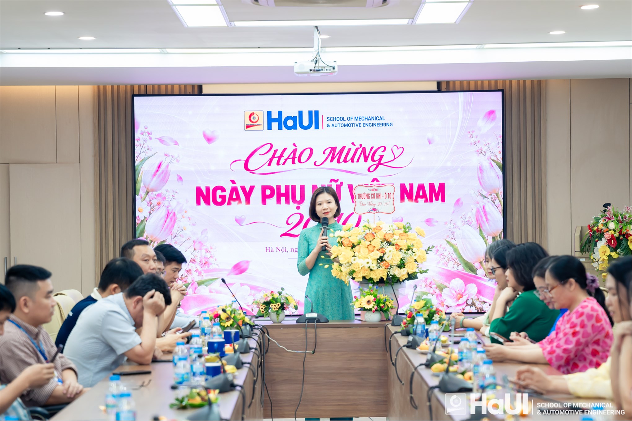 Rạng rỡ và ấm áp chương trình kỷ niệm ngày phụ nữ Việt Nam 20/10 tại Trường Cơ khí – Ô tô