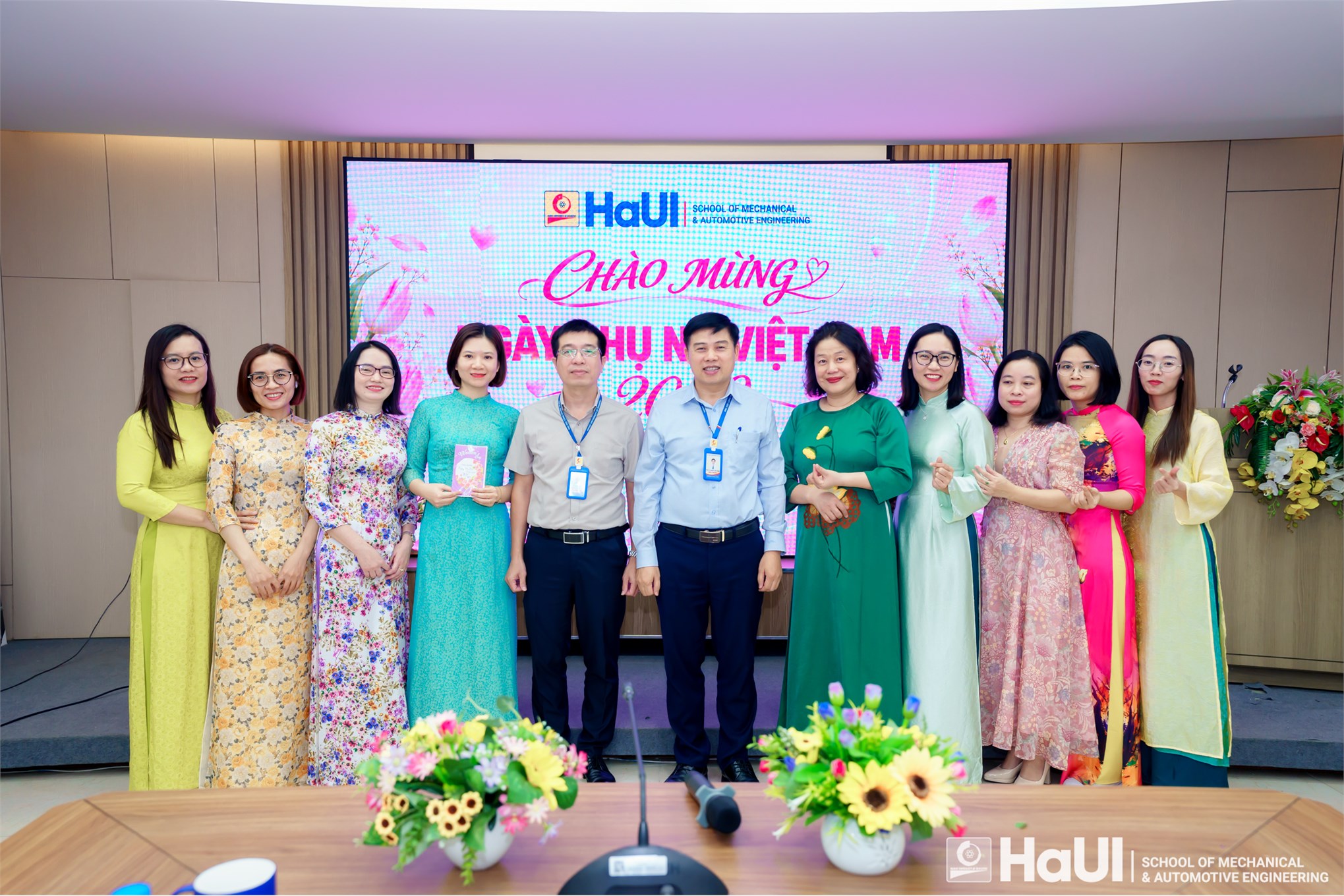 Rạng rỡ và ấm áp chương trình kỷ niệm ngày phụ nữ Việt Nam 20/10 tại Trường Cơ khí – Ô tô