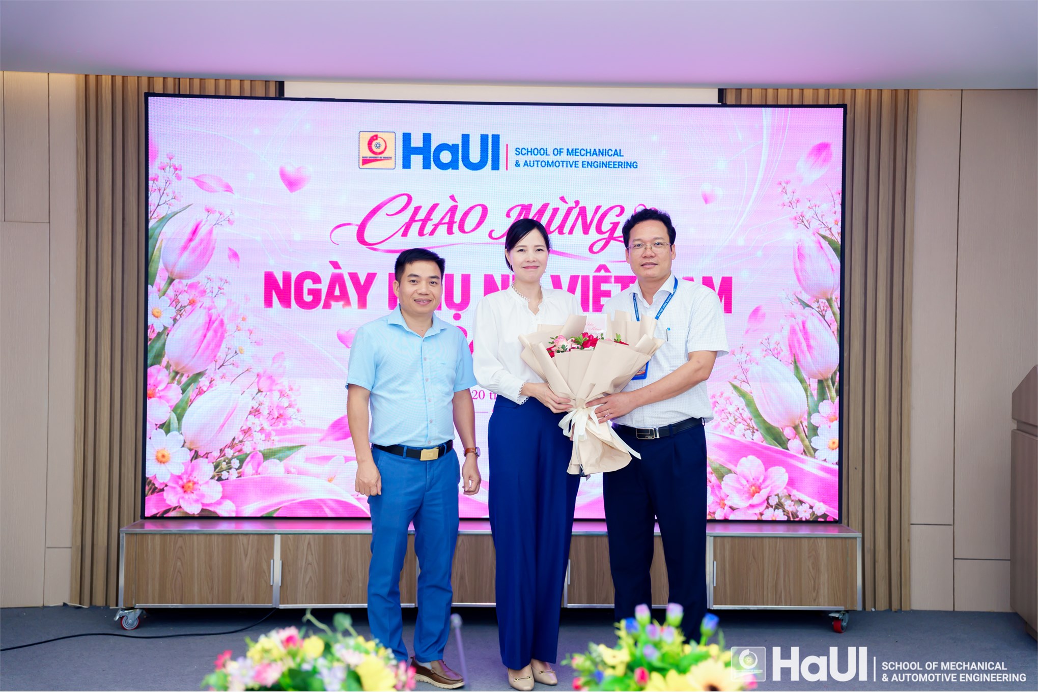 Rạng rỡ và ấm áp chương trình kỷ niệm ngày phụ nữ Việt Nam 20/10 tại Trường Cơ khí – Ô tô