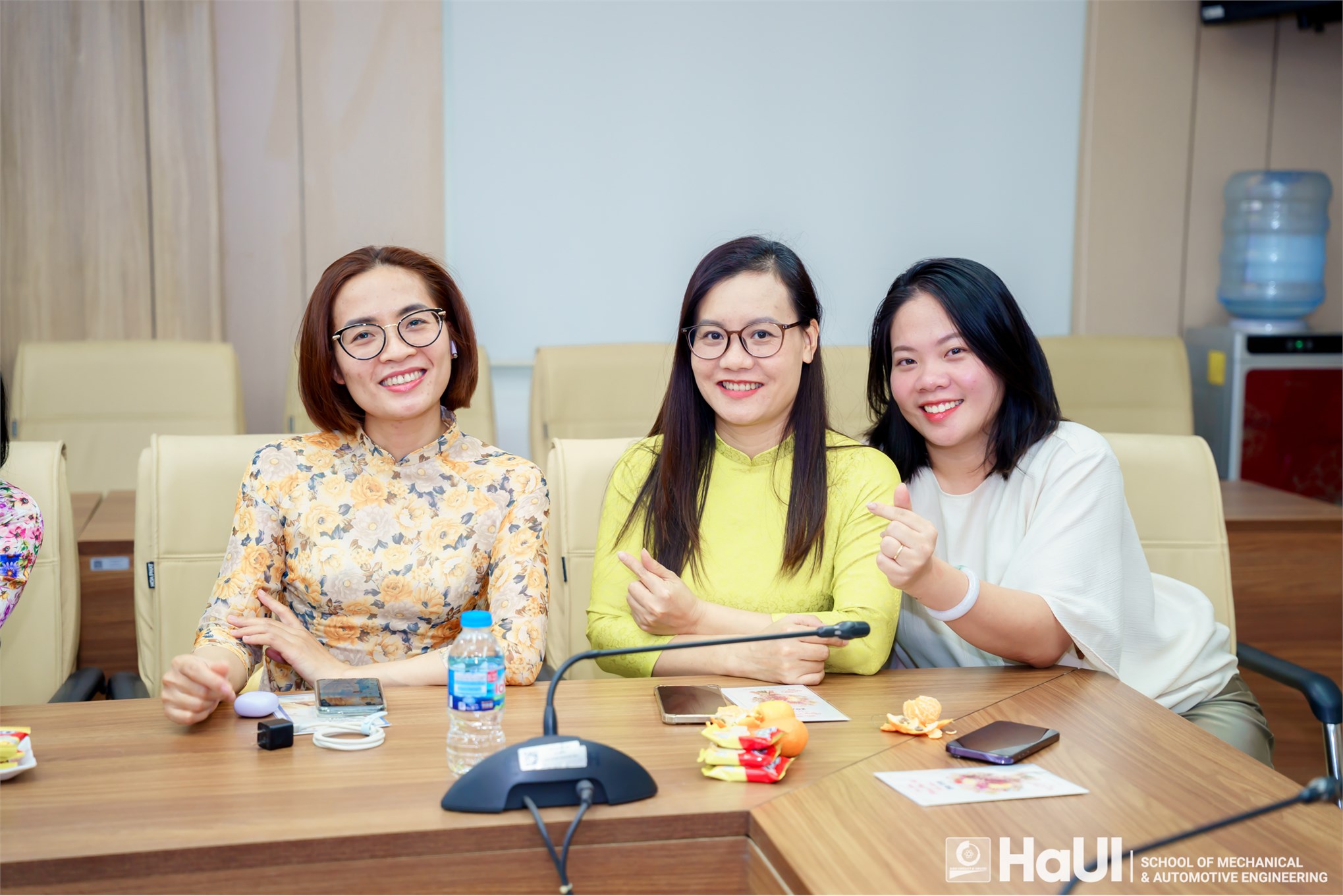 Rạng rỡ và ấm áp chương trình kỷ niệm ngày phụ nữ Việt Nam 20/10 tại Trường Cơ khí – Ô tô